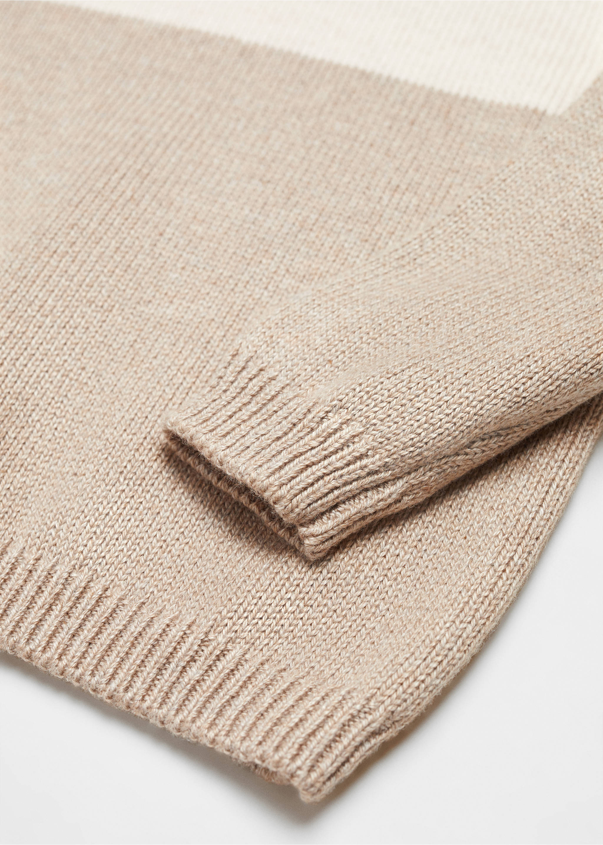 Contrasting knit sweater - Details of the article 8, Sand. Ref: 67060677-00.