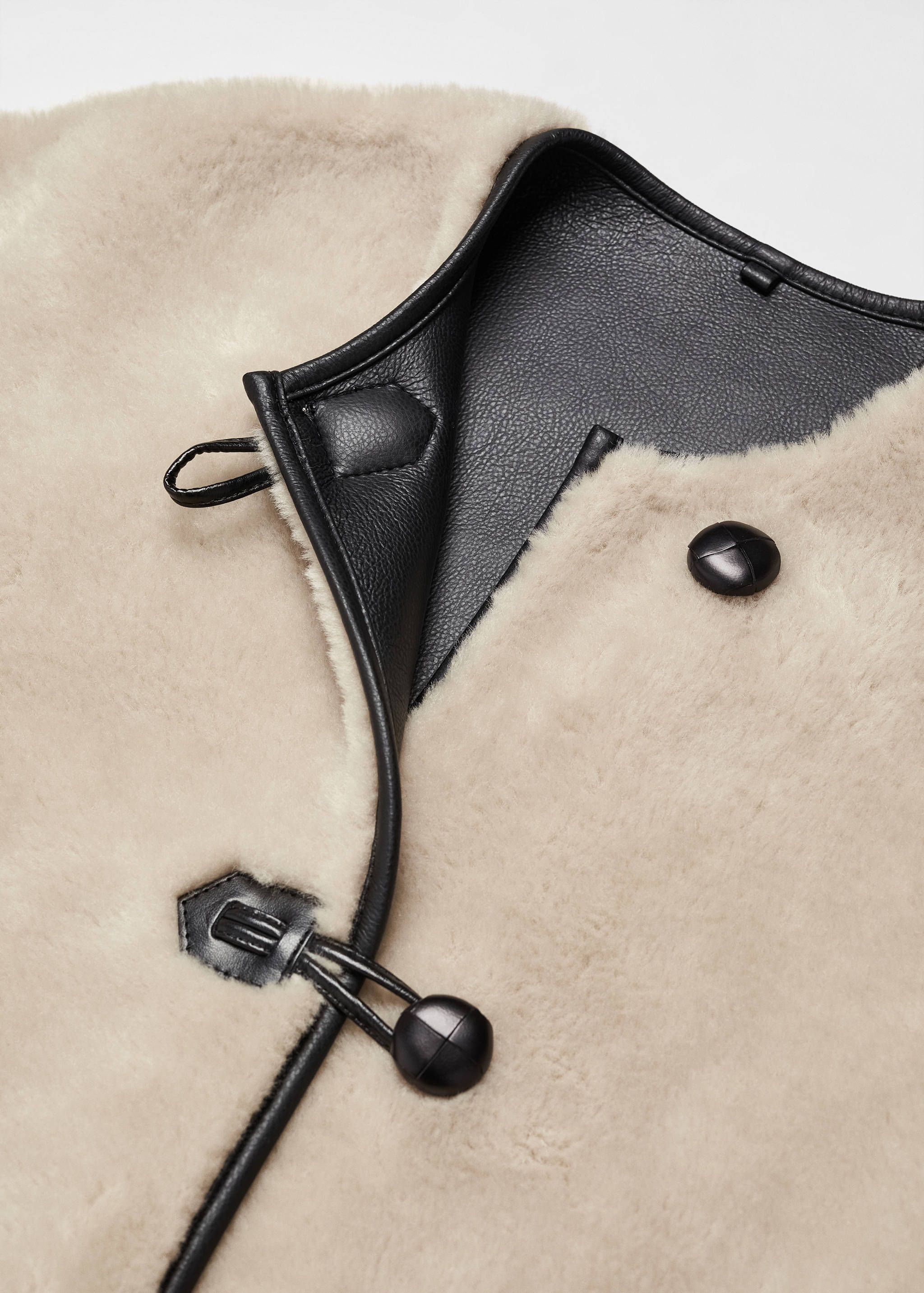 Manteau en imitation fourrure à ornements - Détail de l'article 8