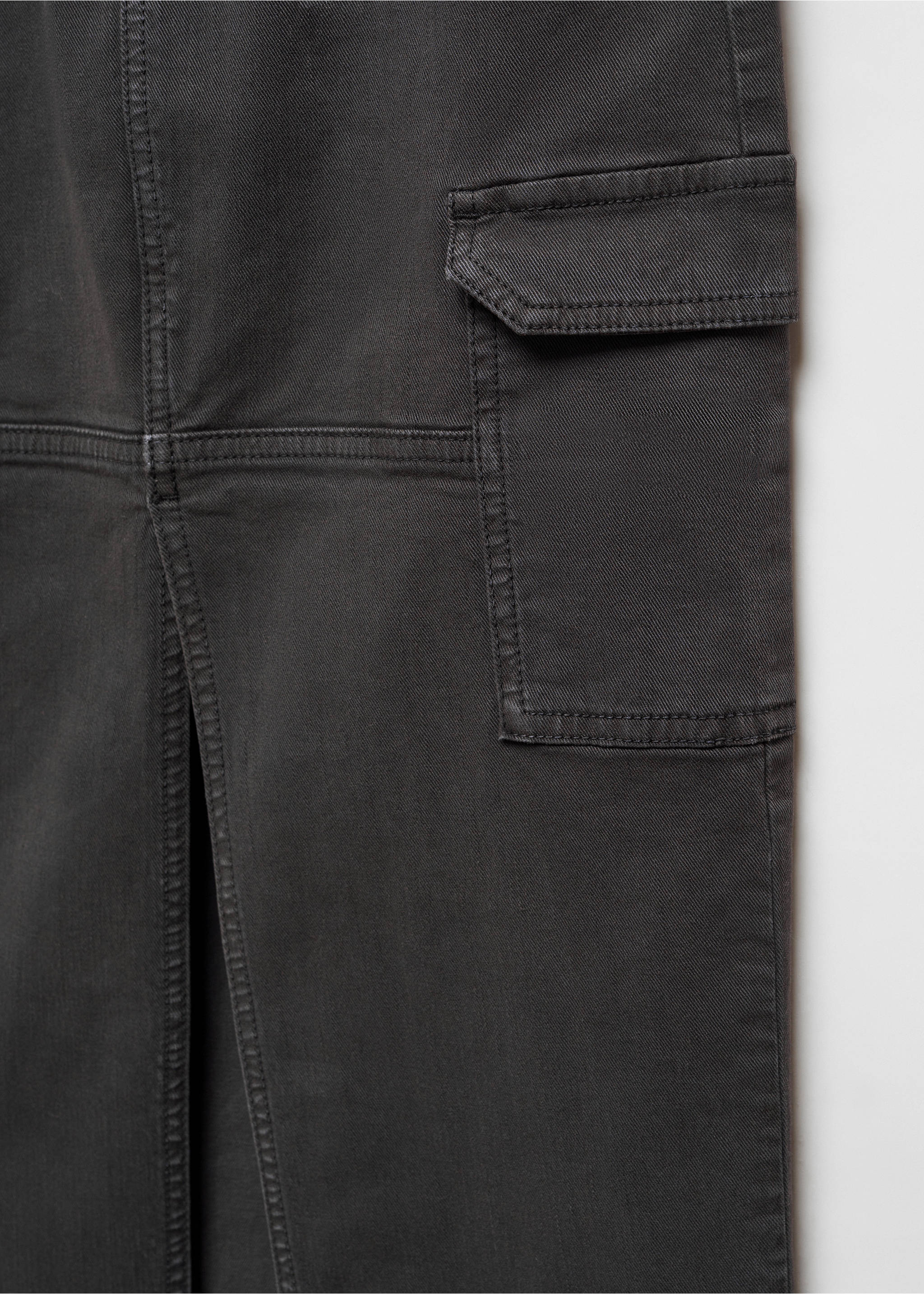 Long cargo skirt with pocket - Details of the article 8, Charcoal. Ref: 67062917-00.