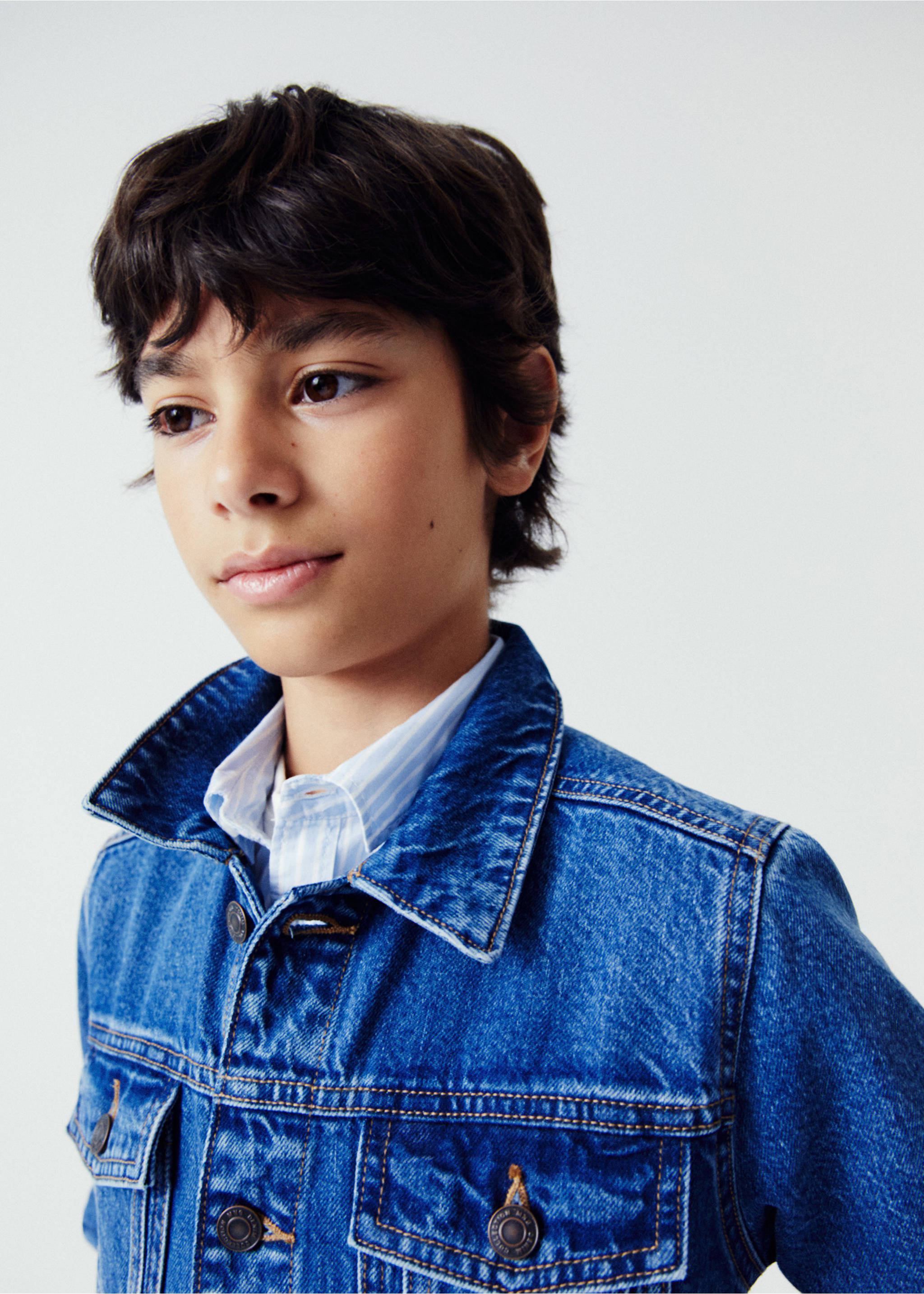 Pockets denim jacket - Details of the article 5, Dark Blue. Ref: 67063266-00.