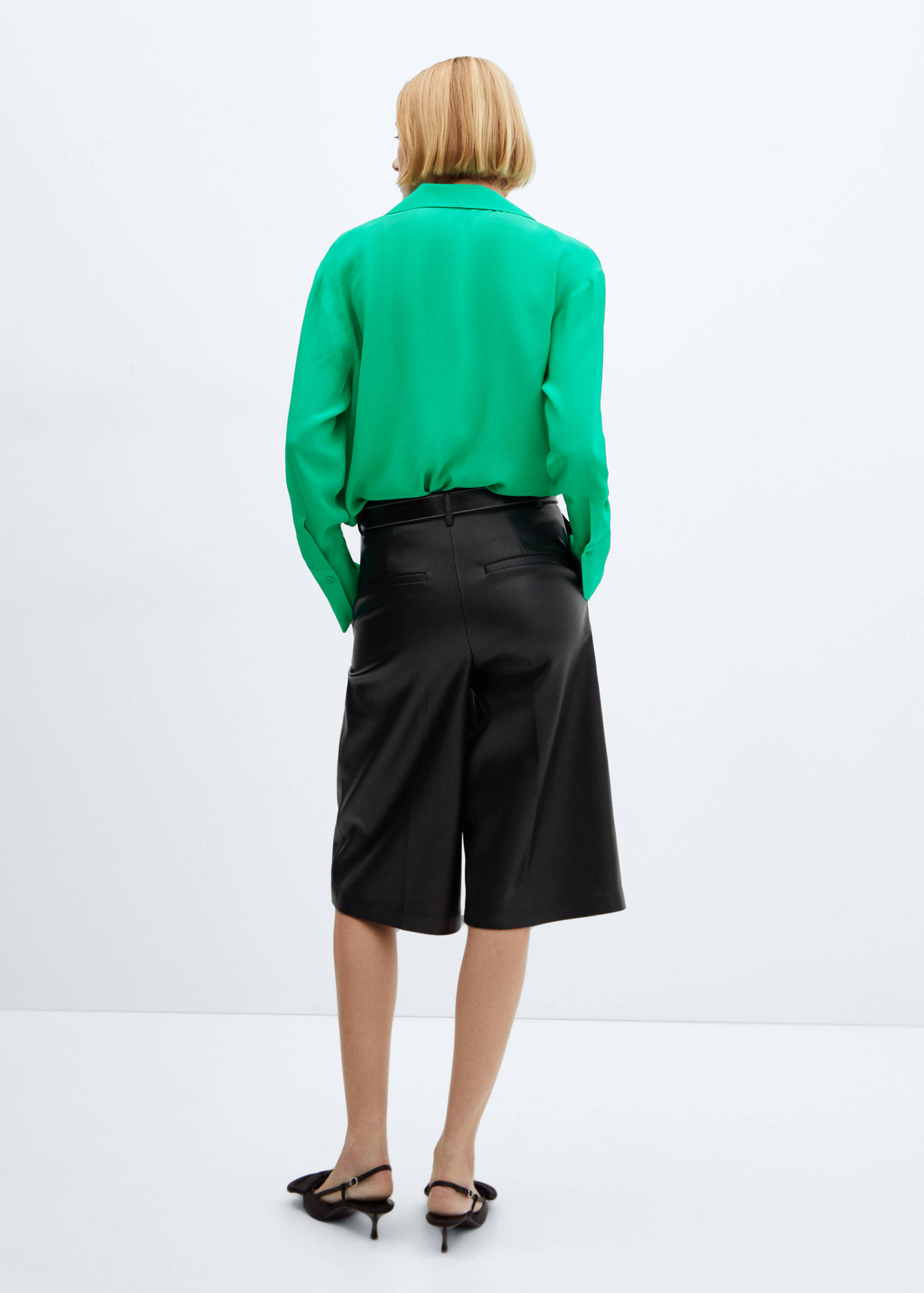 Camp-collar shirt - Reverse of the article