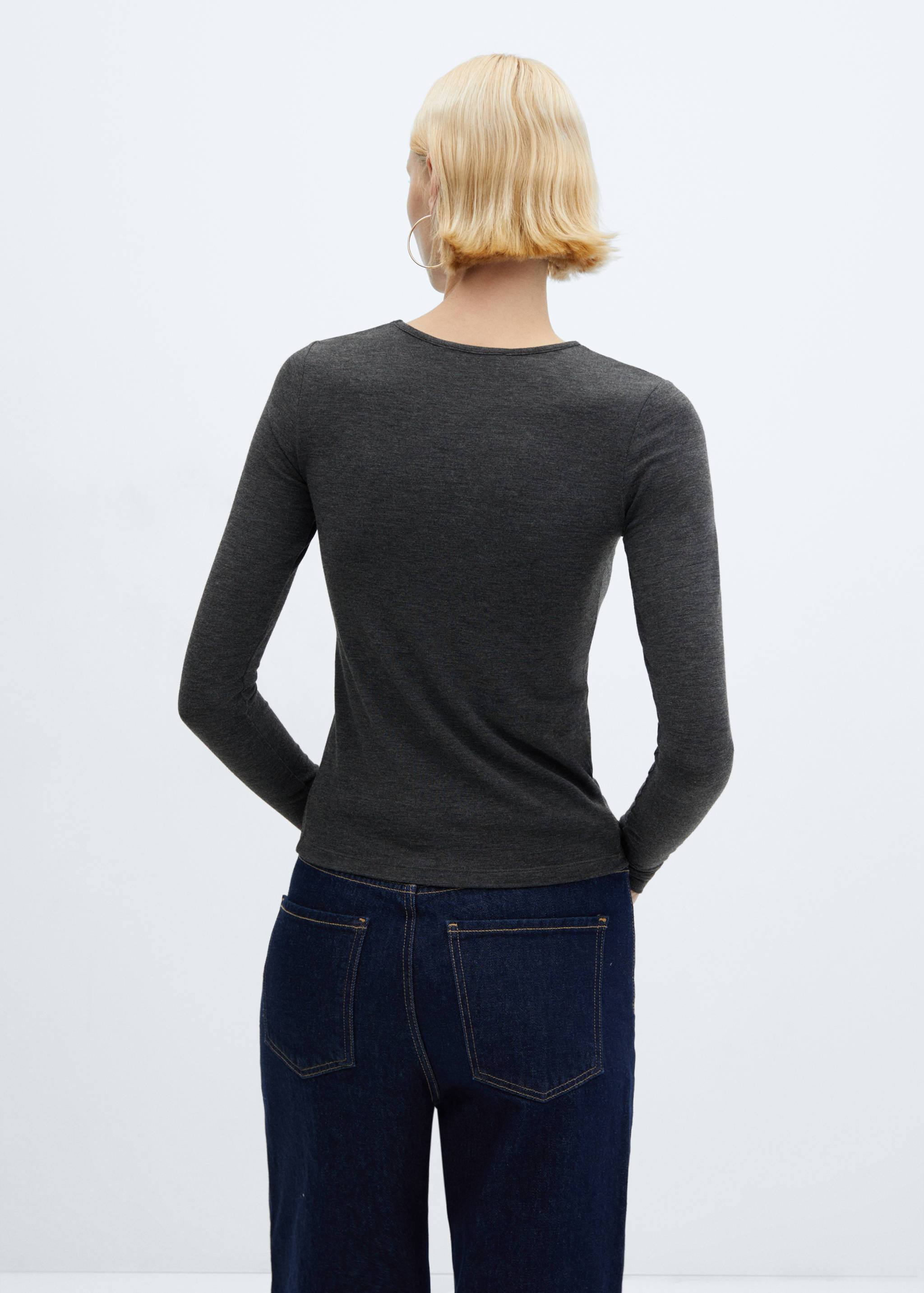 Round-neck knitted t-shirt - Reverse of the article