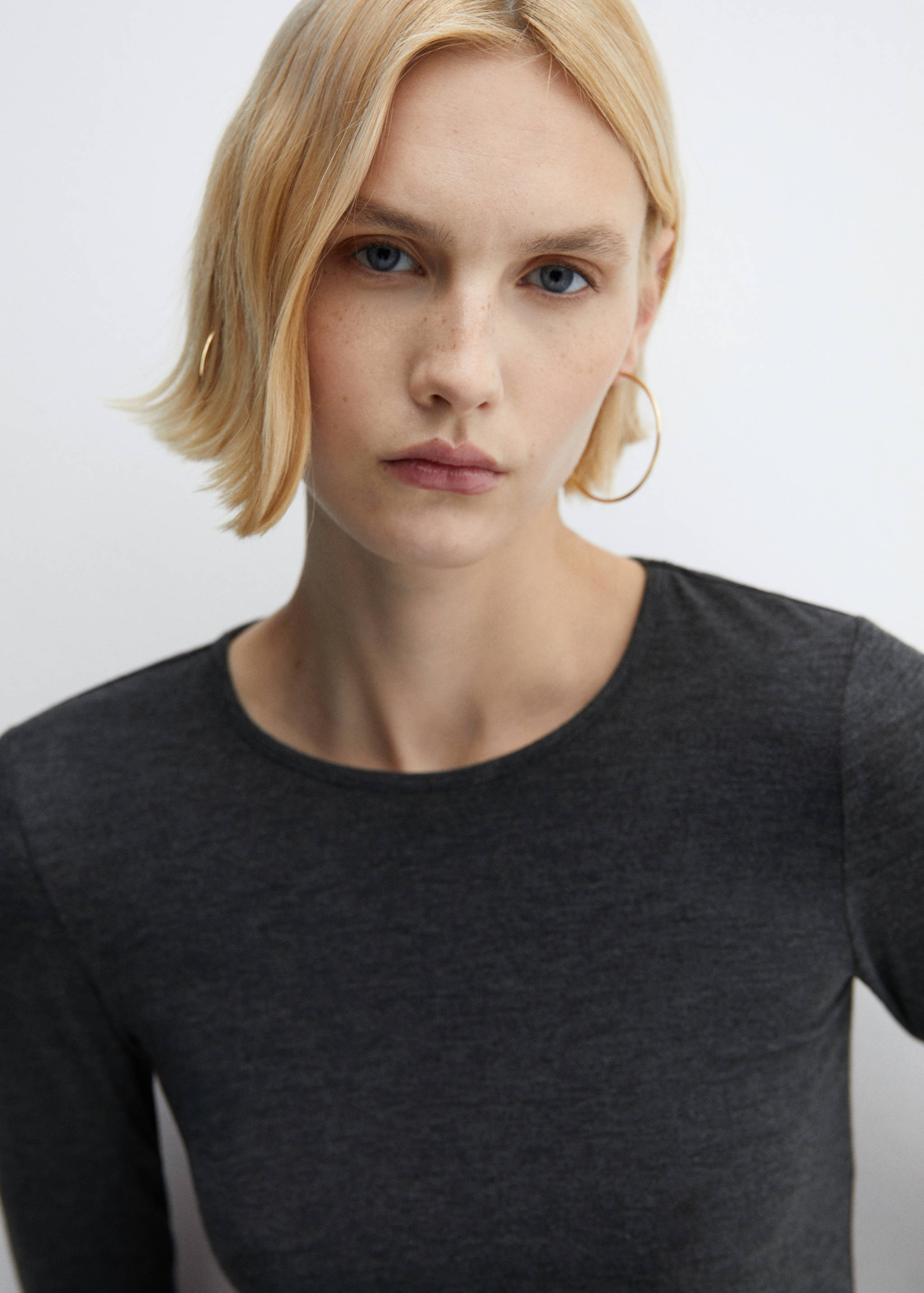 Round-neck knitted t-shirt - Details of the article 1