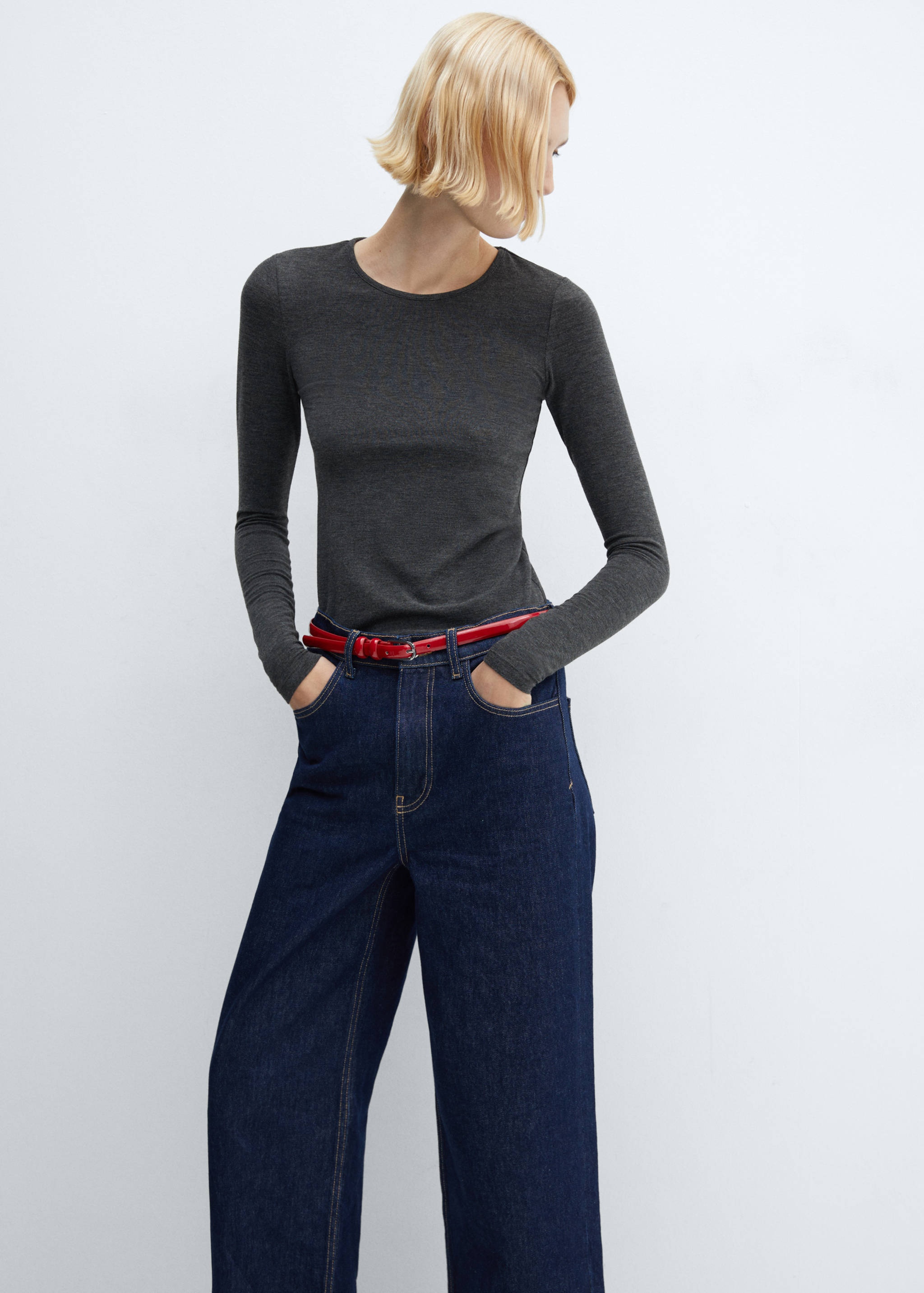 Round-neck knitted t-shirt - Details of the article 2