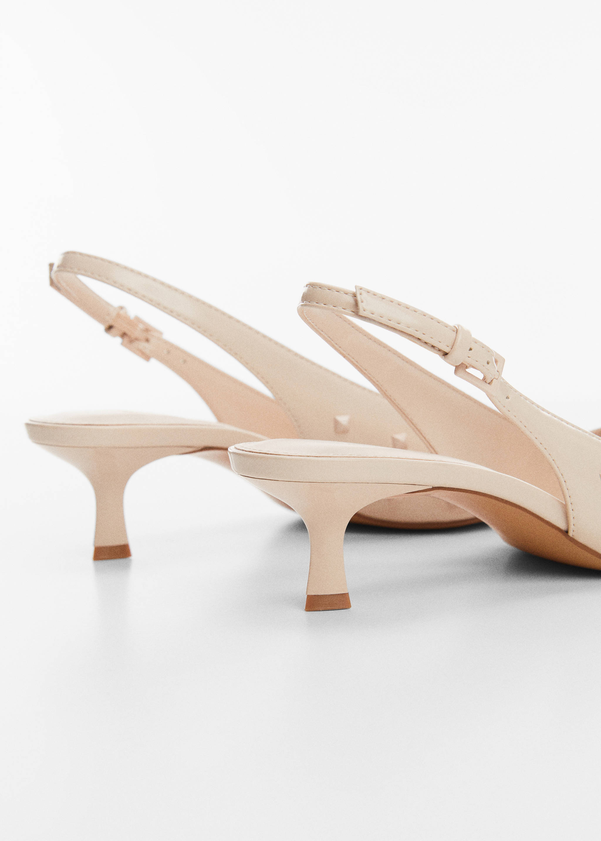 Chaussures cloutées ouvertes à l’arrière - Détail de l'article 1