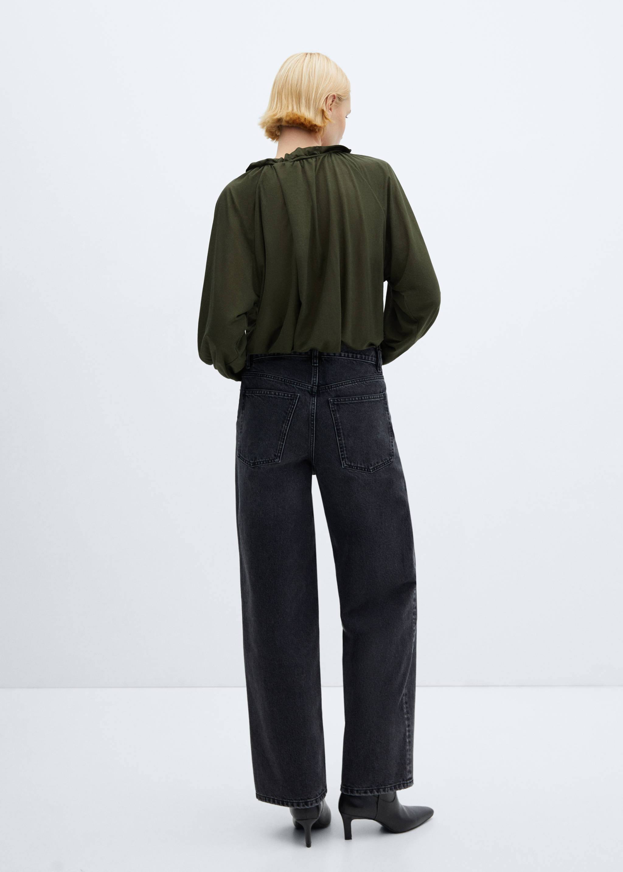 Puffed sleeves blouse - Reverse of the article