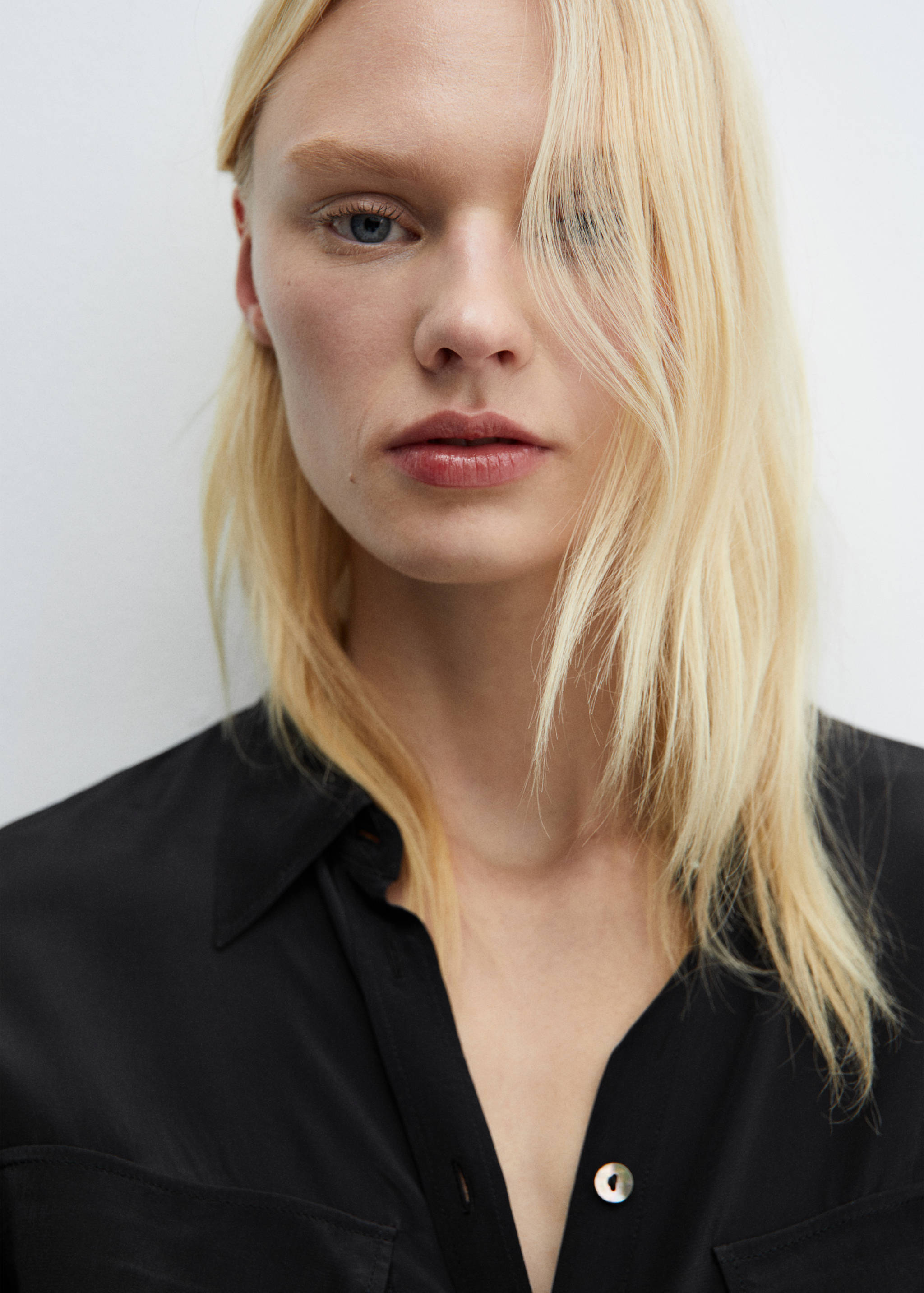 Camisa fluida bolsillos - Detalle del artículo 1