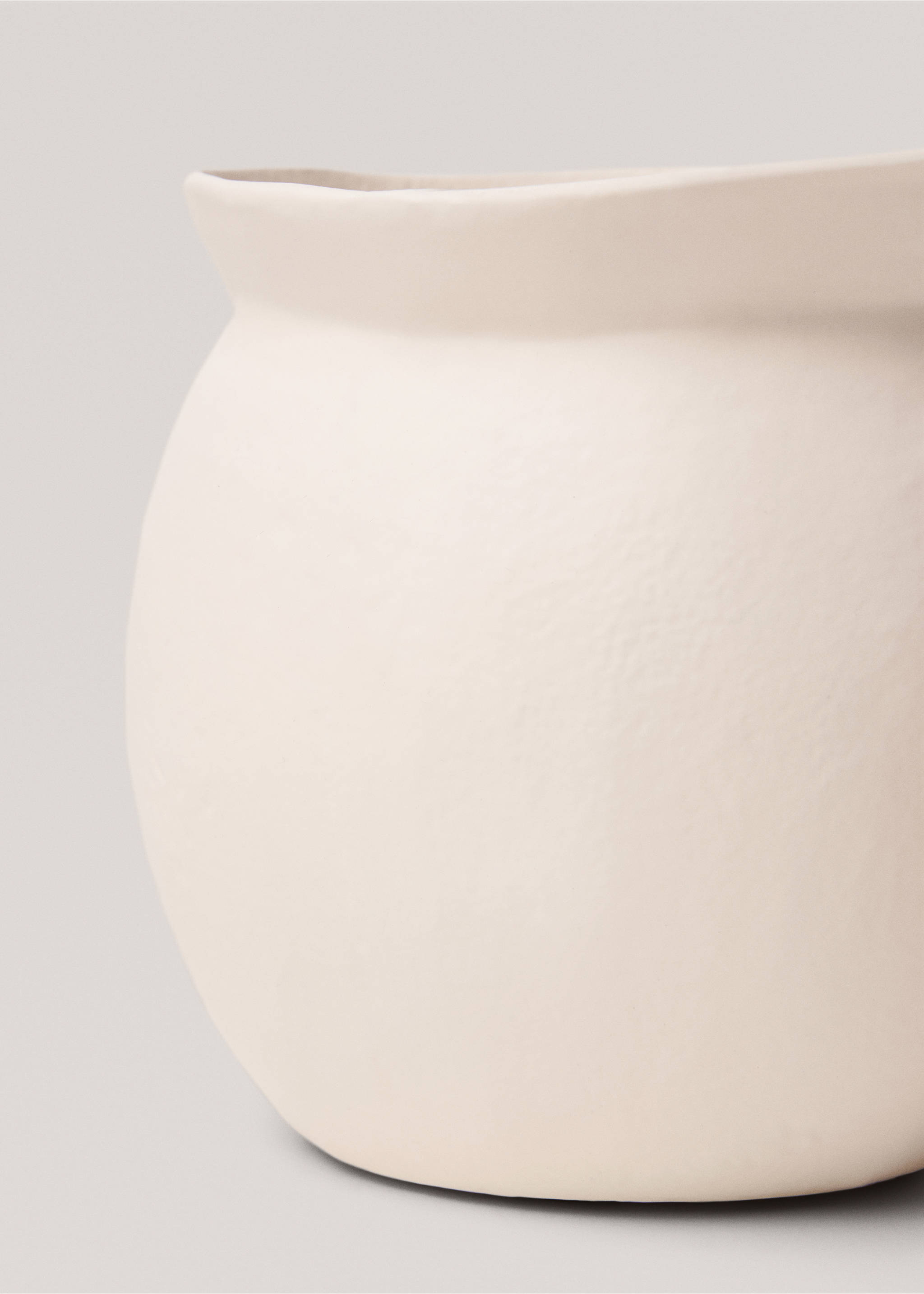 Metal vase - Details of the article 1, Off White. Ref: 67064068-00.