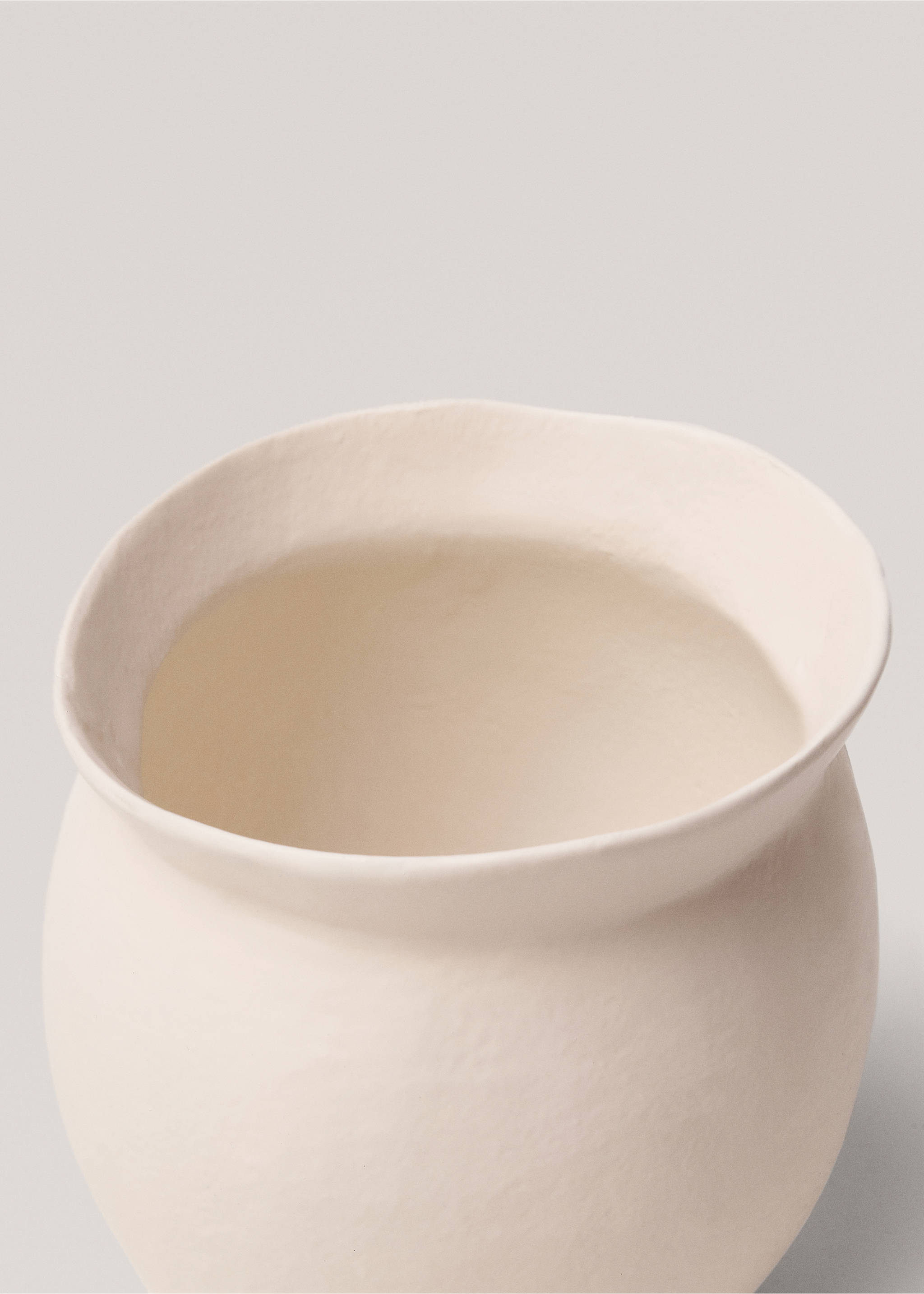 Metal vase - Details of the article 2, Off White. Ref: 67064068-00.