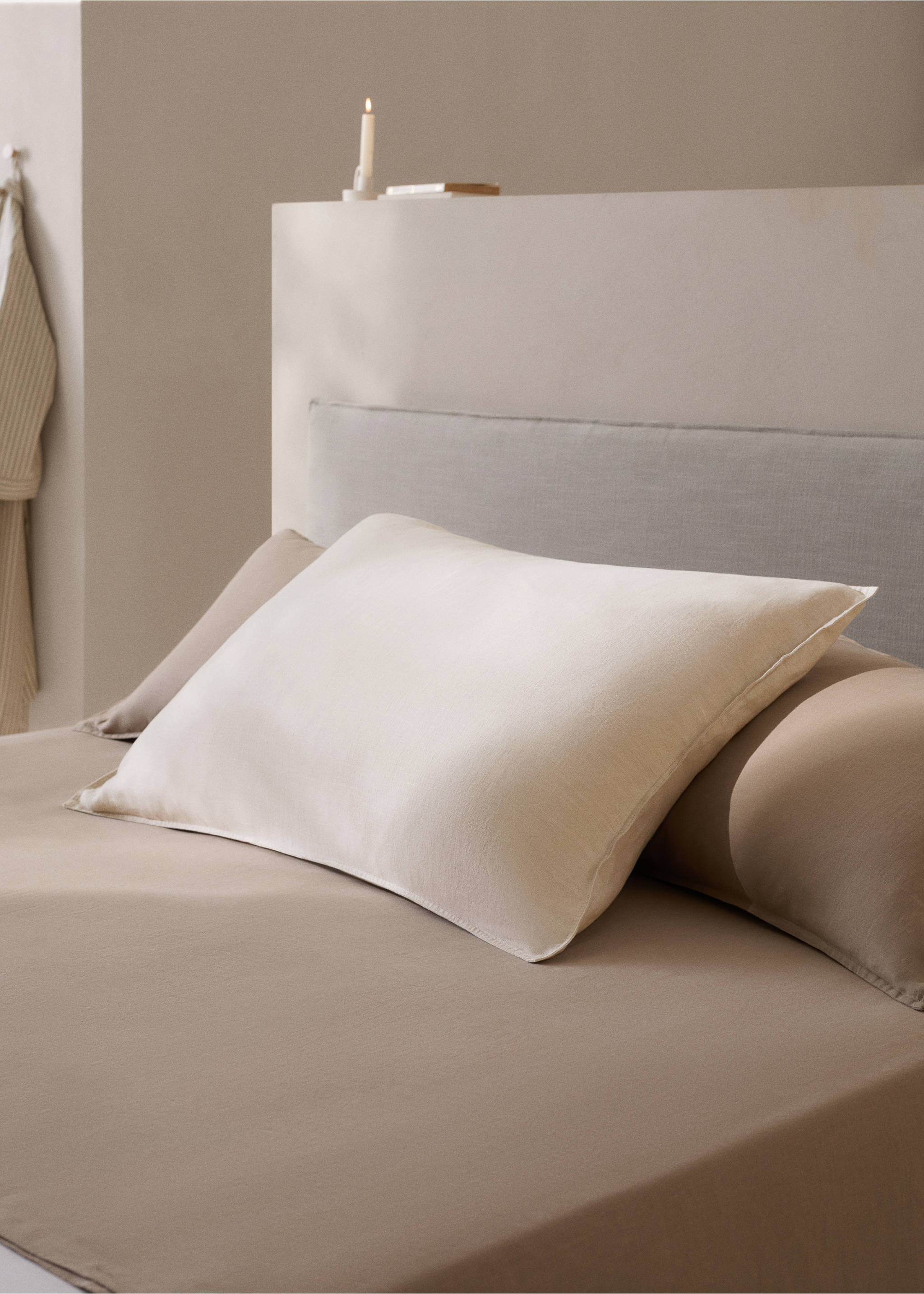 Kissenbezug aus 100 % Leinen 70 x 90 cm - Allgemeine Ansicht, Sandfarben. Ref: 67064069-00.