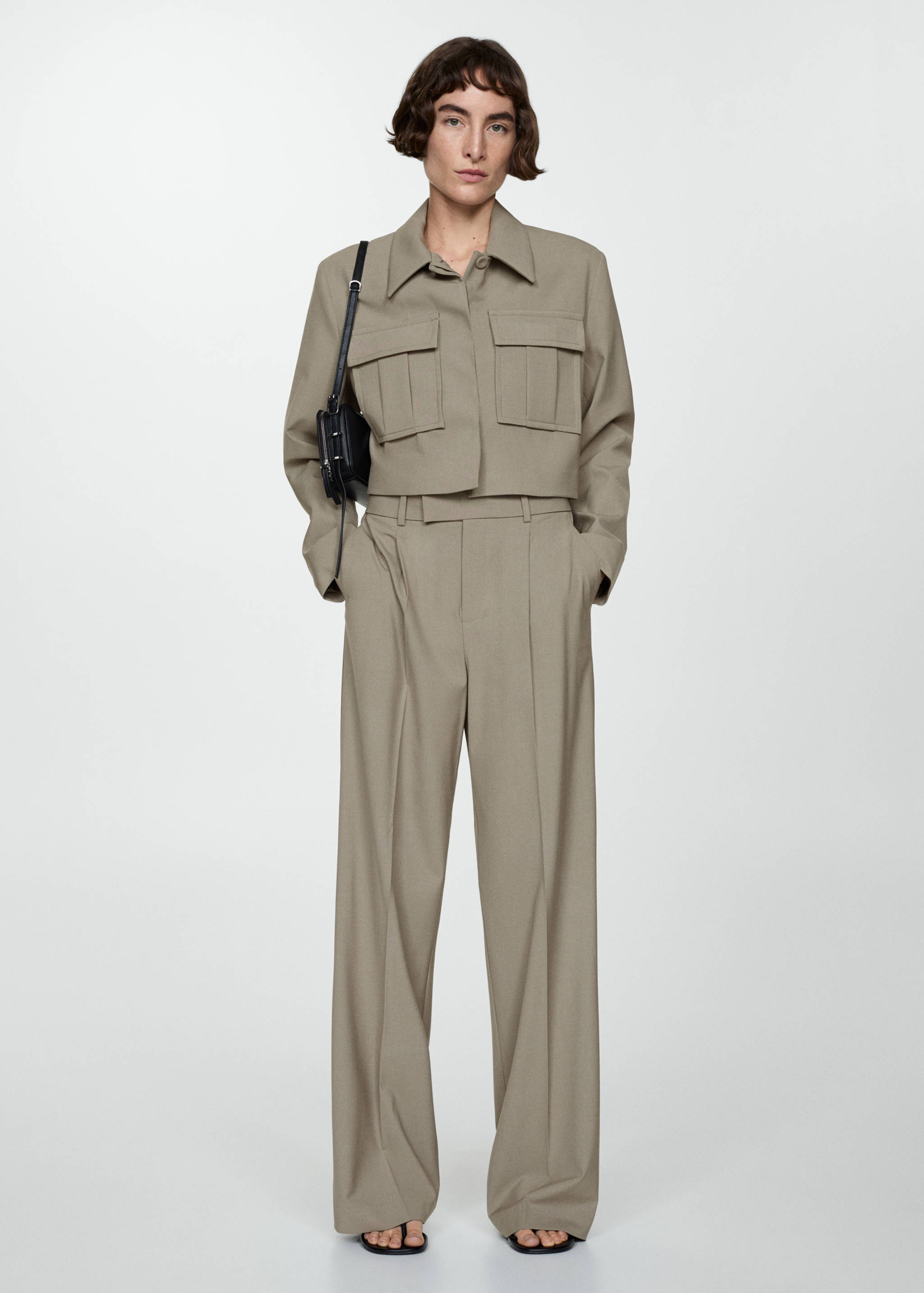 Krótka kurtka z kieszeniami - Plan ogólny