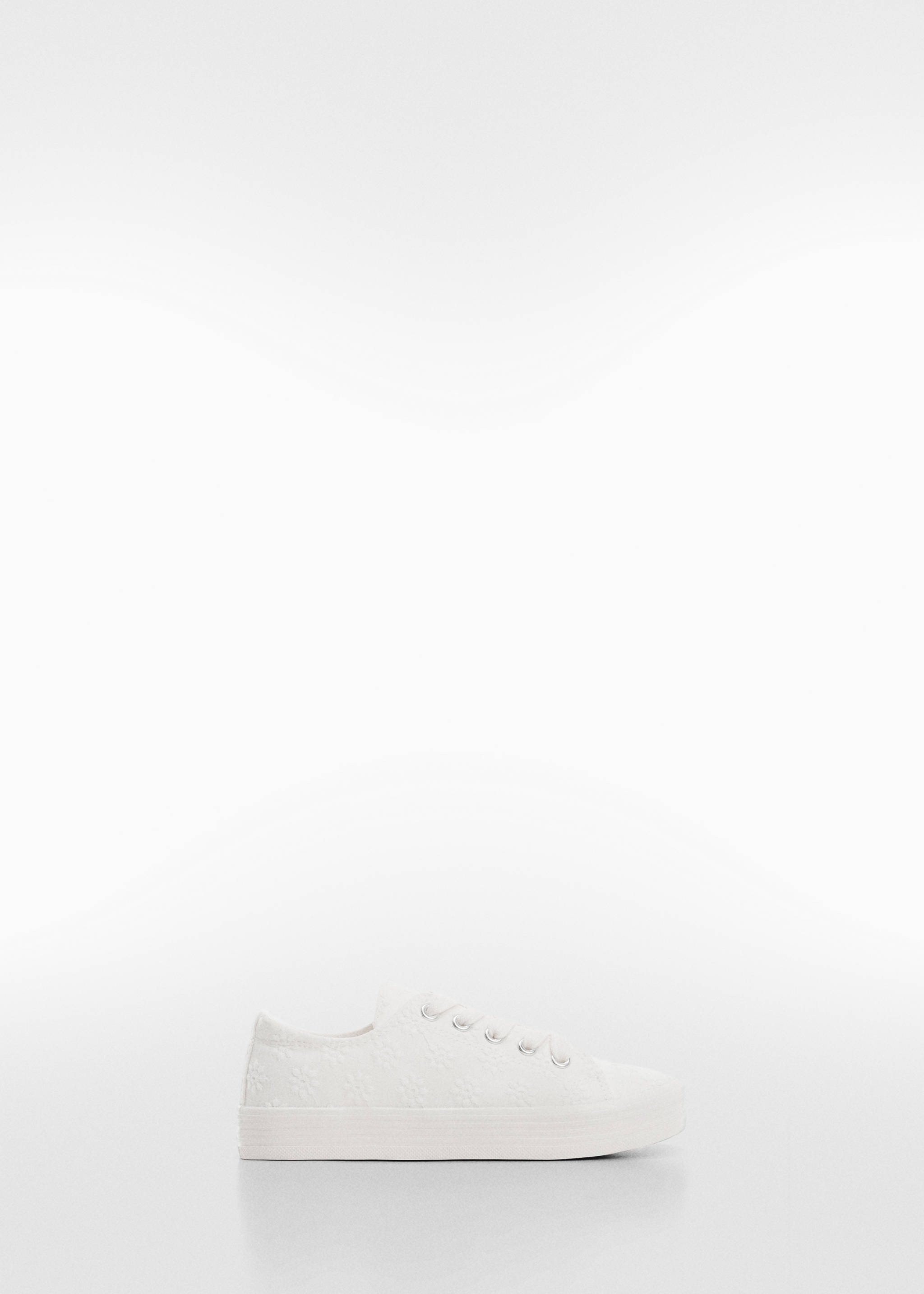 Buty sportowe z haftem - Artykuł bez modela/modelki