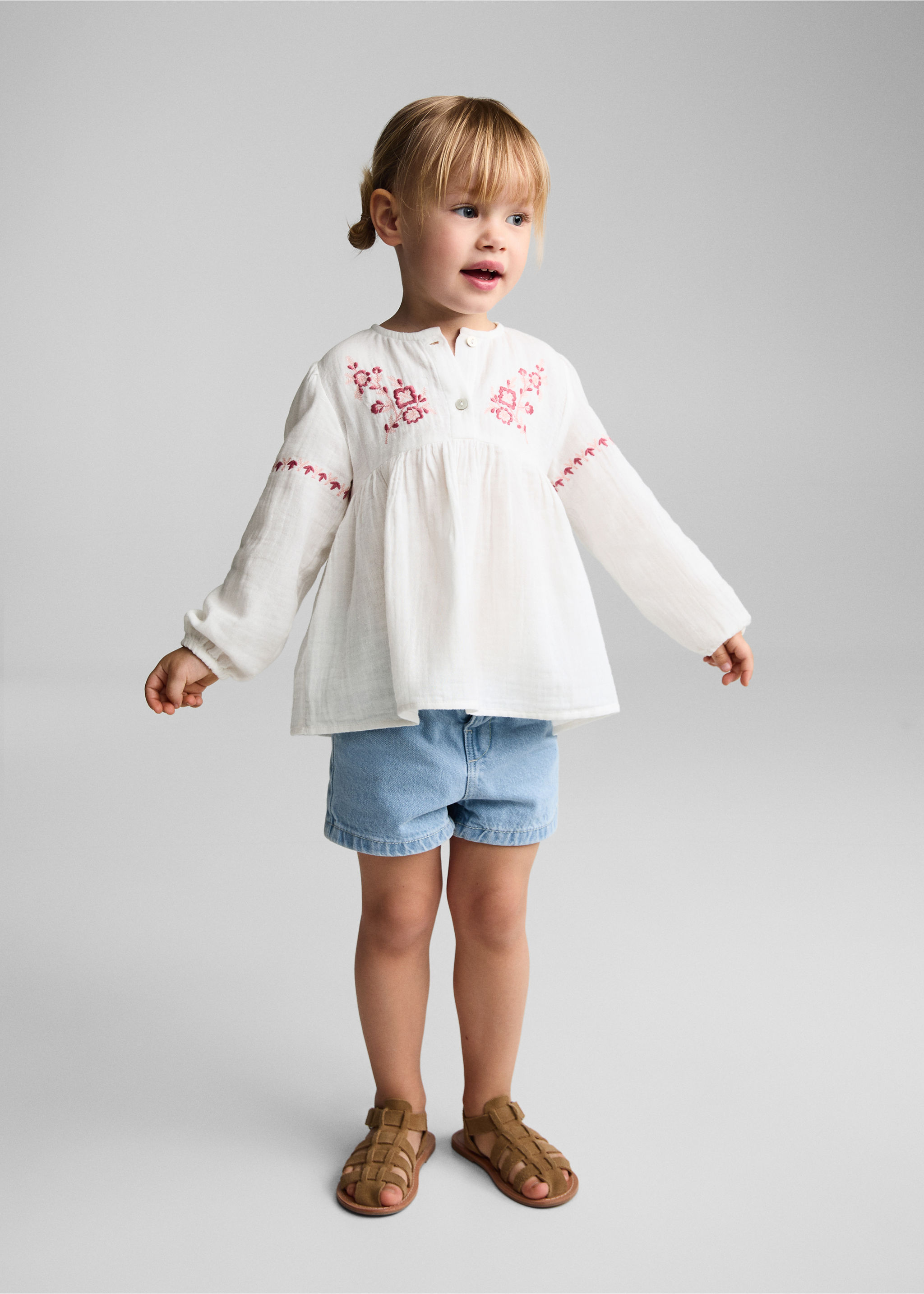 Cotton embroidered blouse - General plane