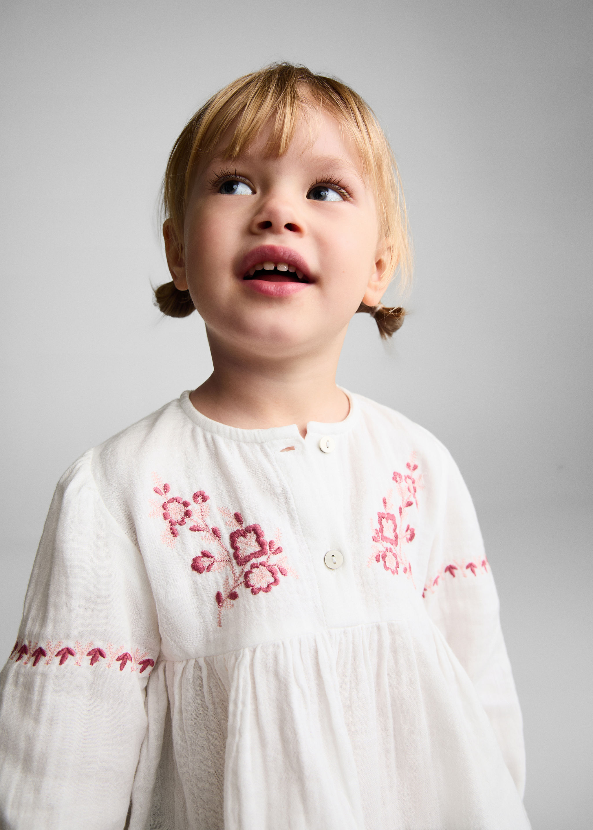 Cotton embroidered blouse - Details of the article 1