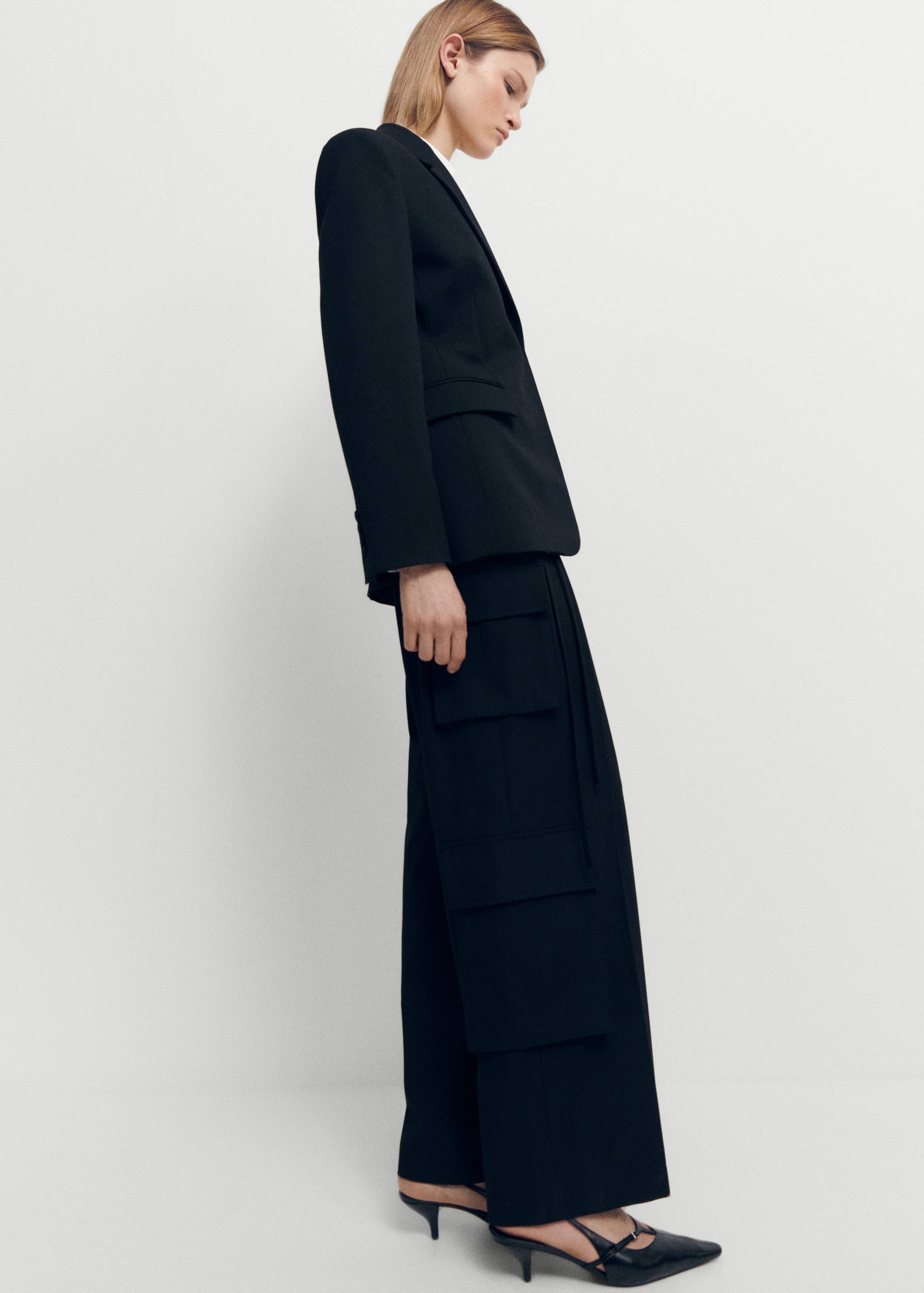 Pantaloni cargo cu pense - Detaliu al articolului 1