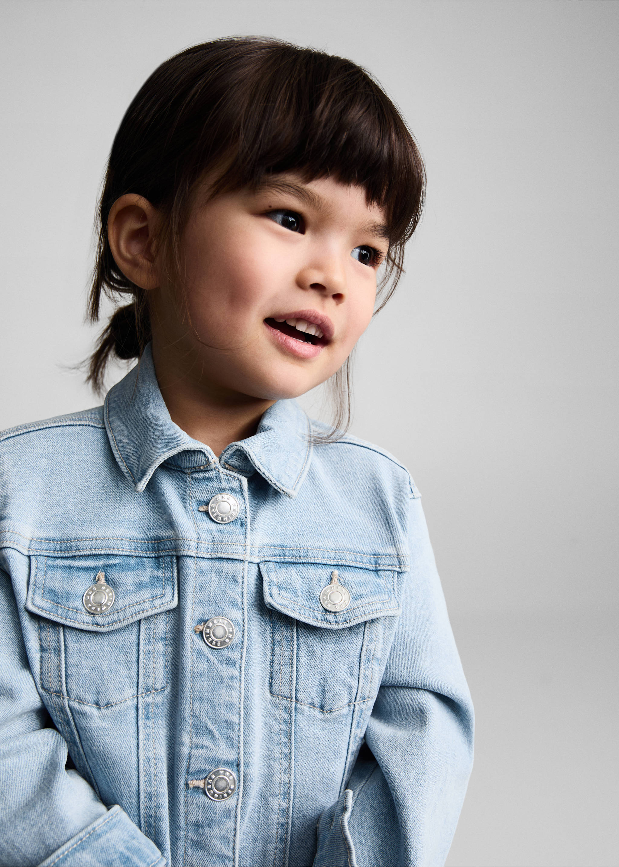 Pockets denim jacket - Details of the article 1, Light Blue. Ref: 67065138-00.