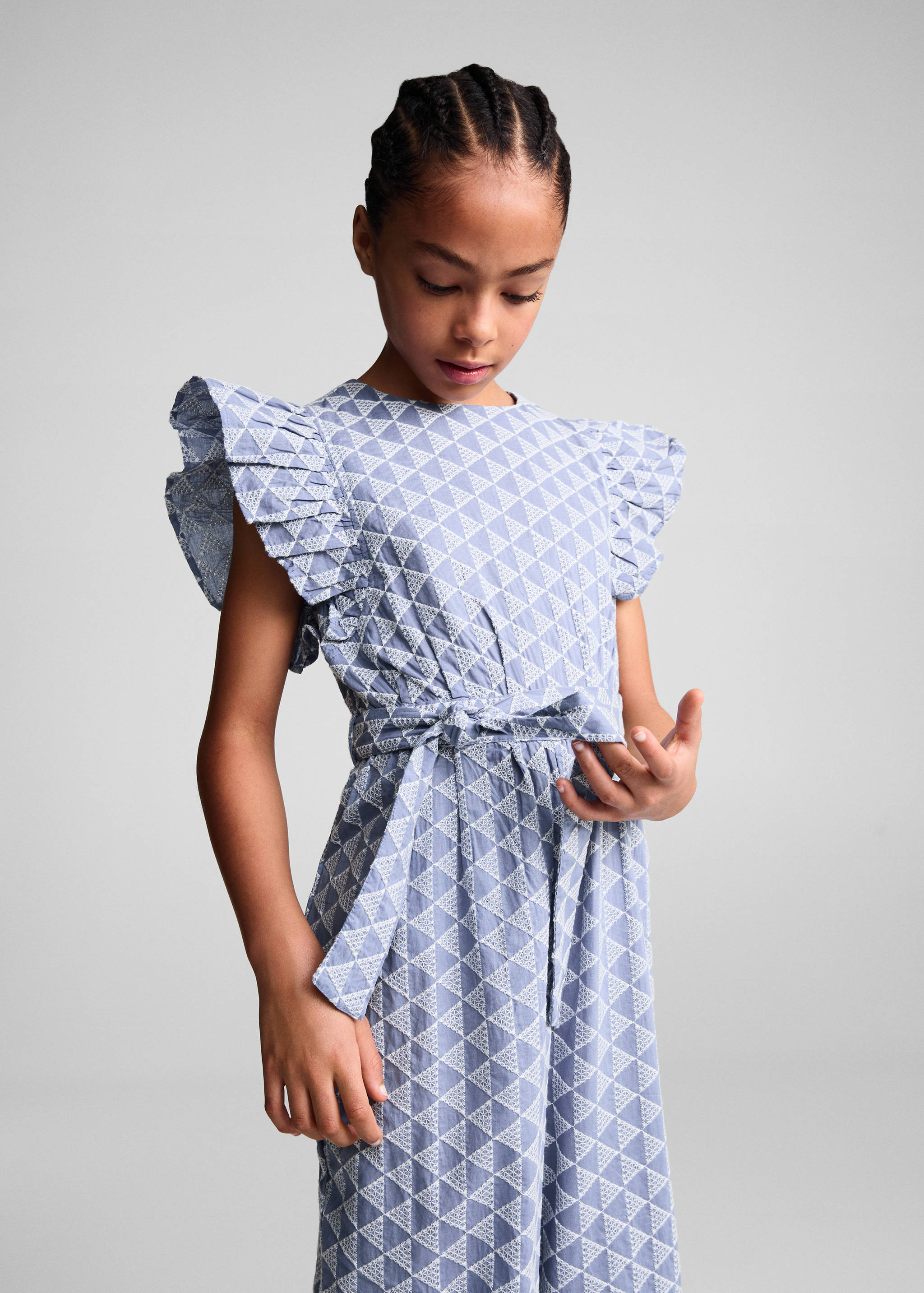 Hímzett nadrágruha fodrokkal - Felezősík