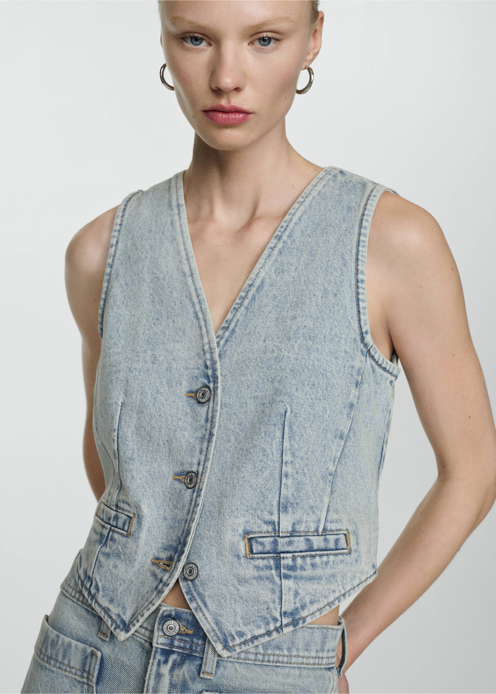 Denim gilet with seams - Medium plane, Medium Vintage Blue. Ref: 67065734-00.