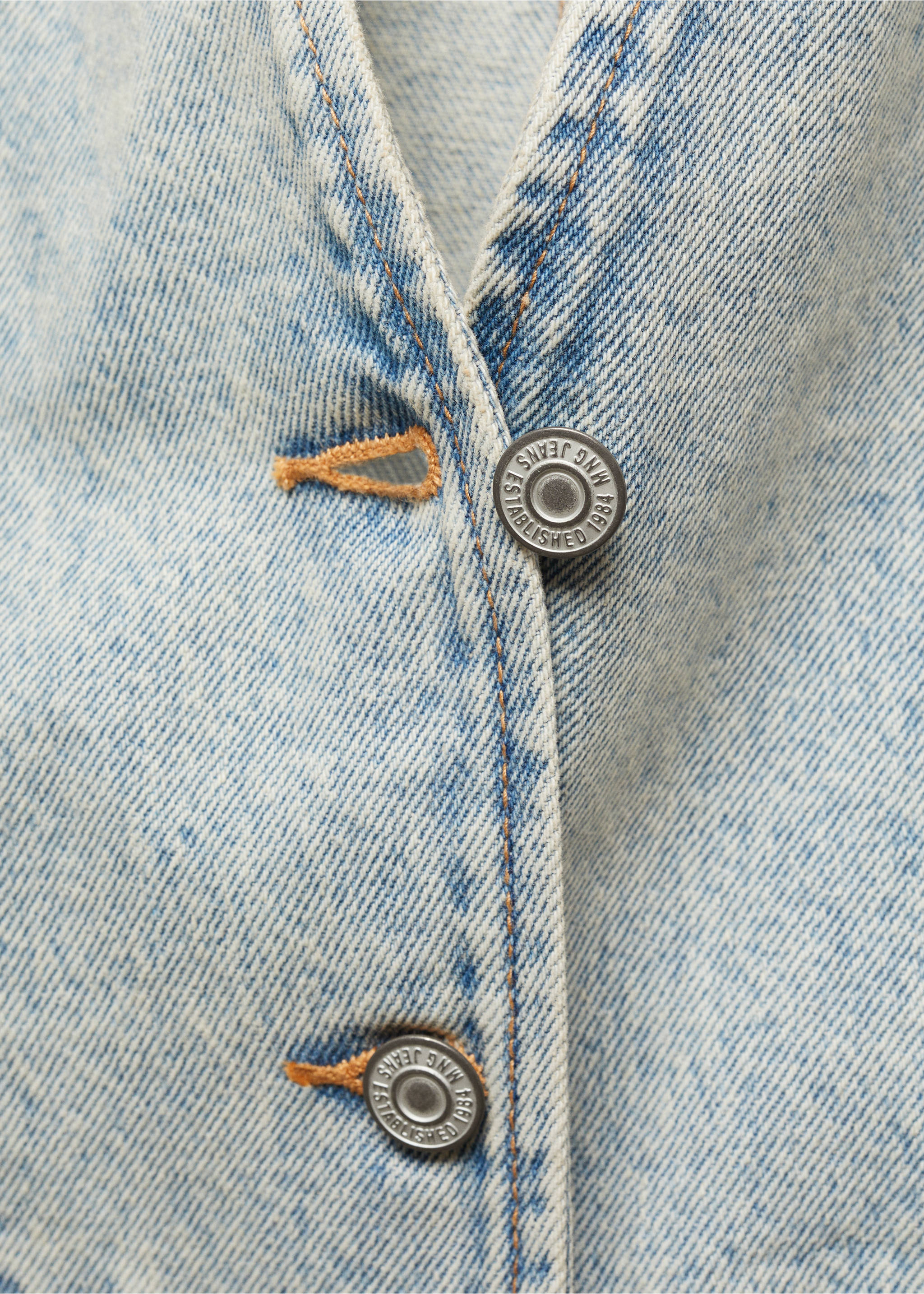 Denim gilet with seams - Details of the article 8, Medium Vintage Blue. Ref: 67065734-00.