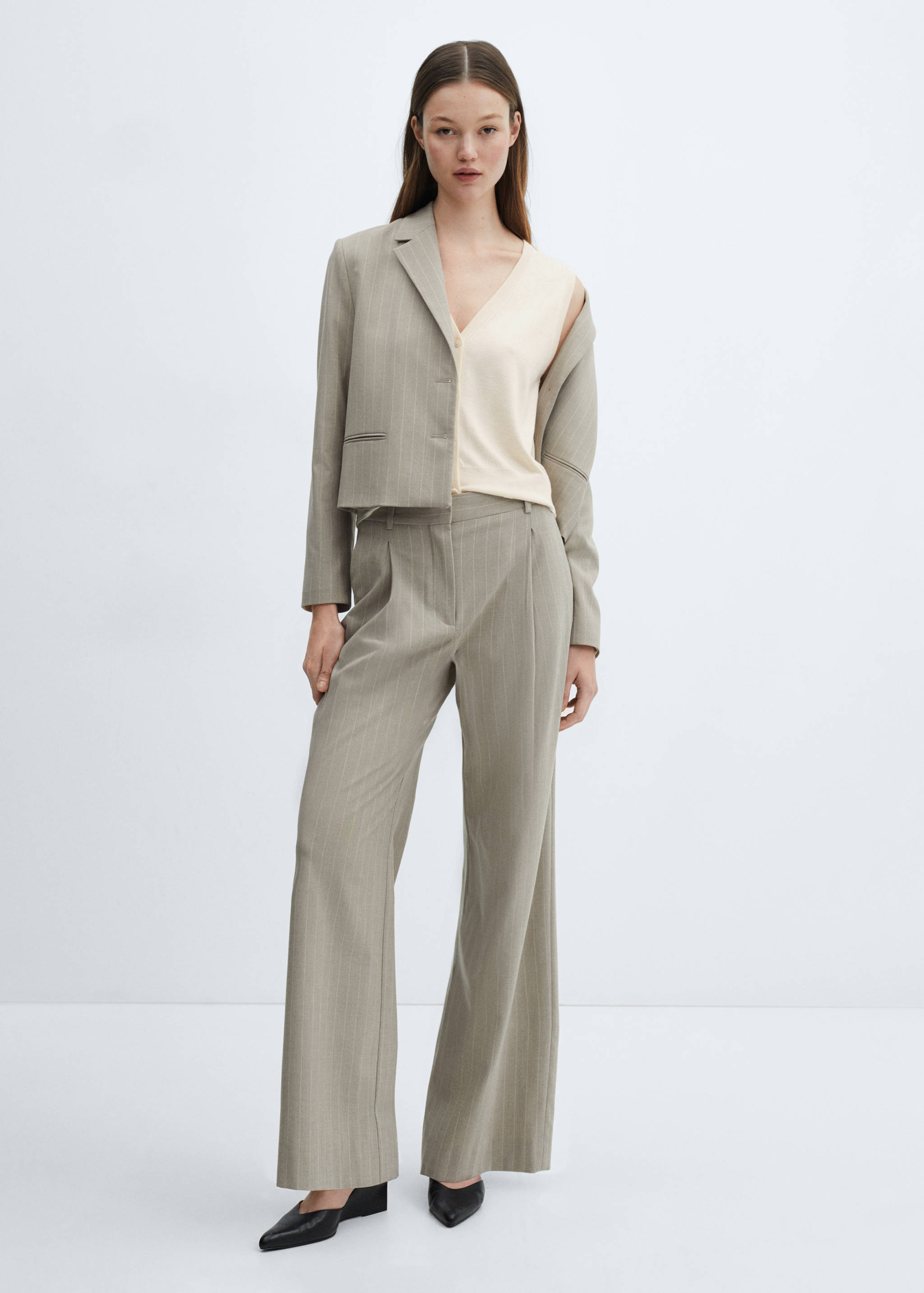 Knitted gilet with buttons - General plane