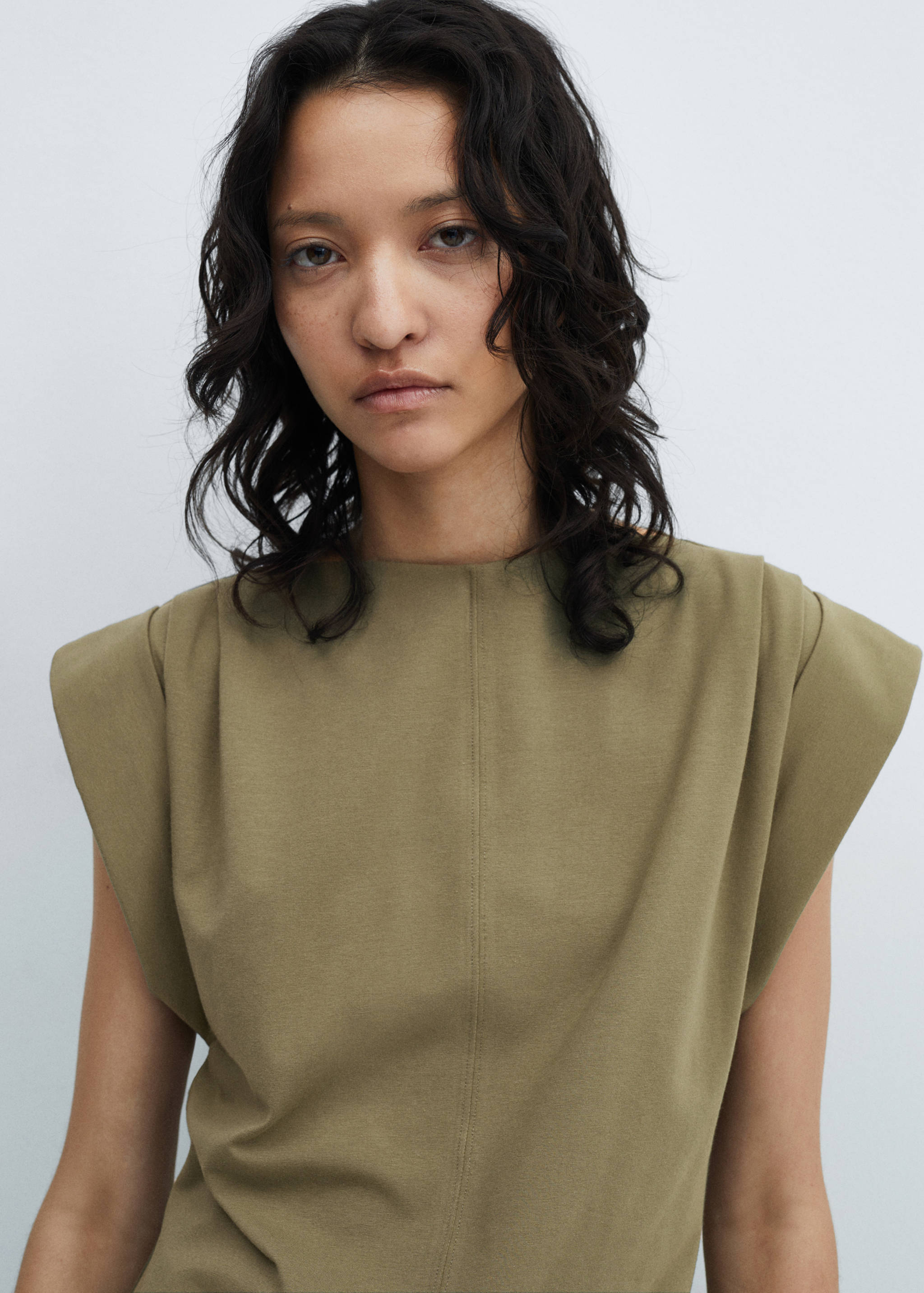 Knitted dress with turn-up sleeves - Details of the article 1
