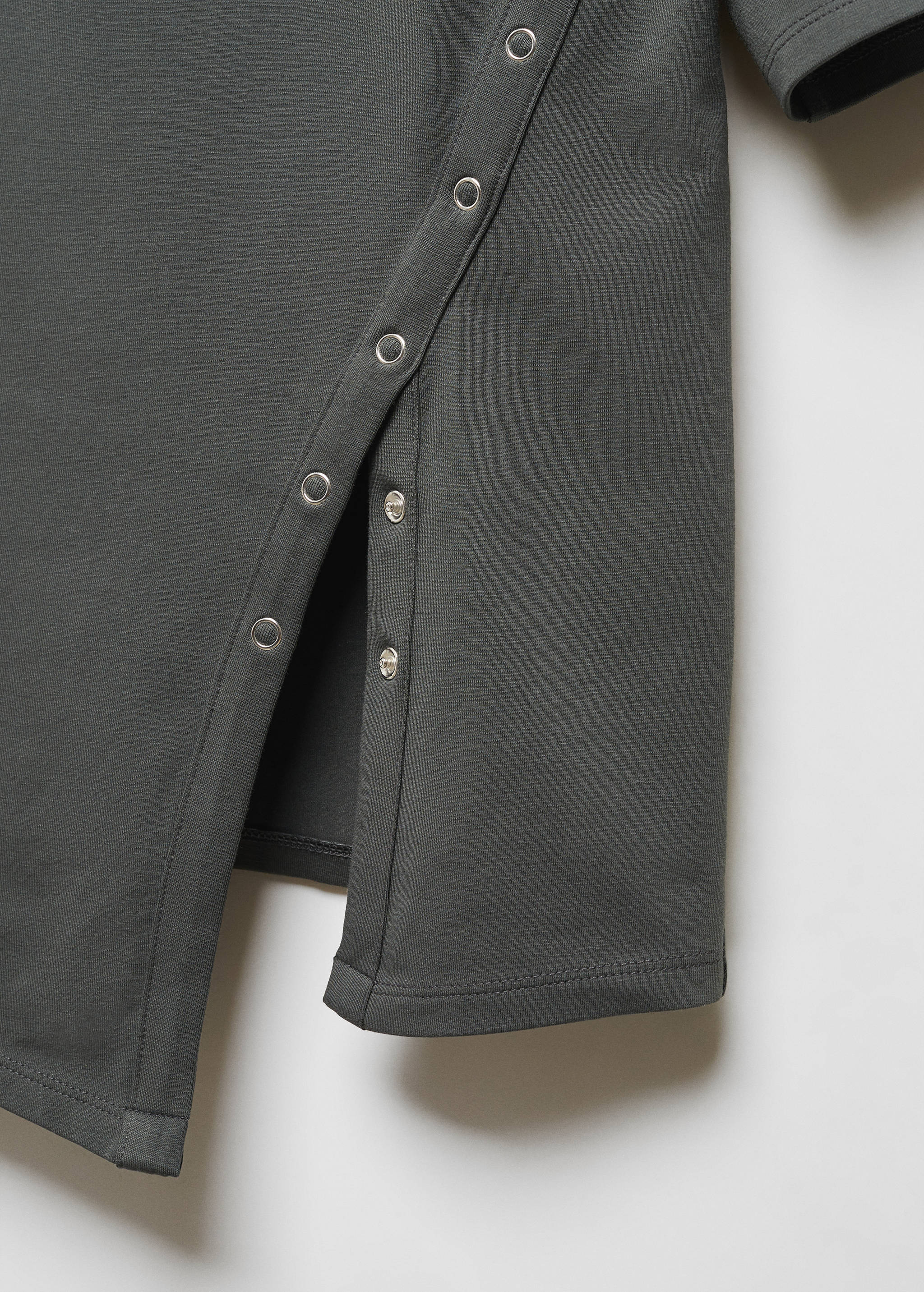 Cotton t-shirt with slit - Details of the article 8