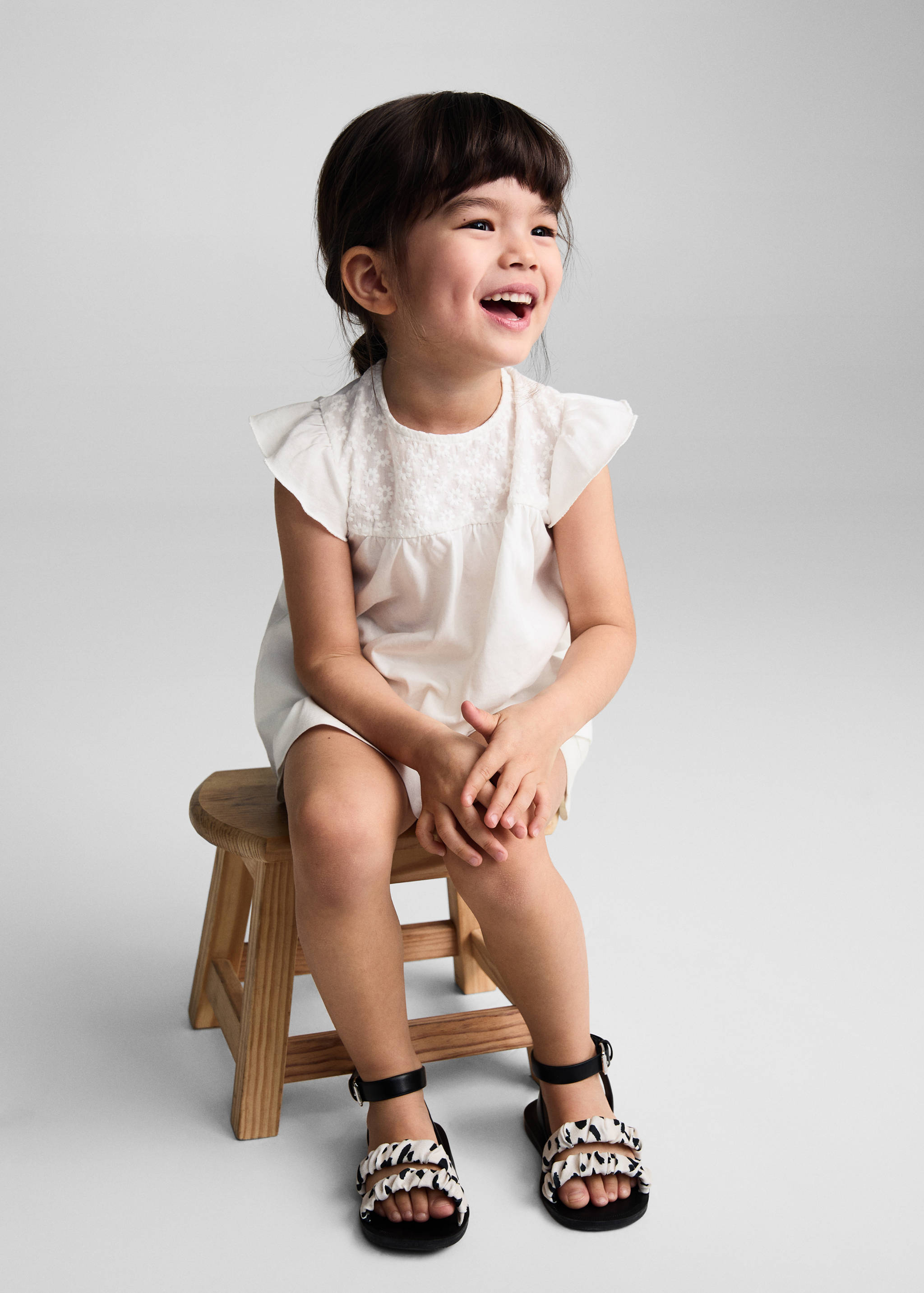 T-shirt met geborduurde bloemen - Detail van het artikel 2