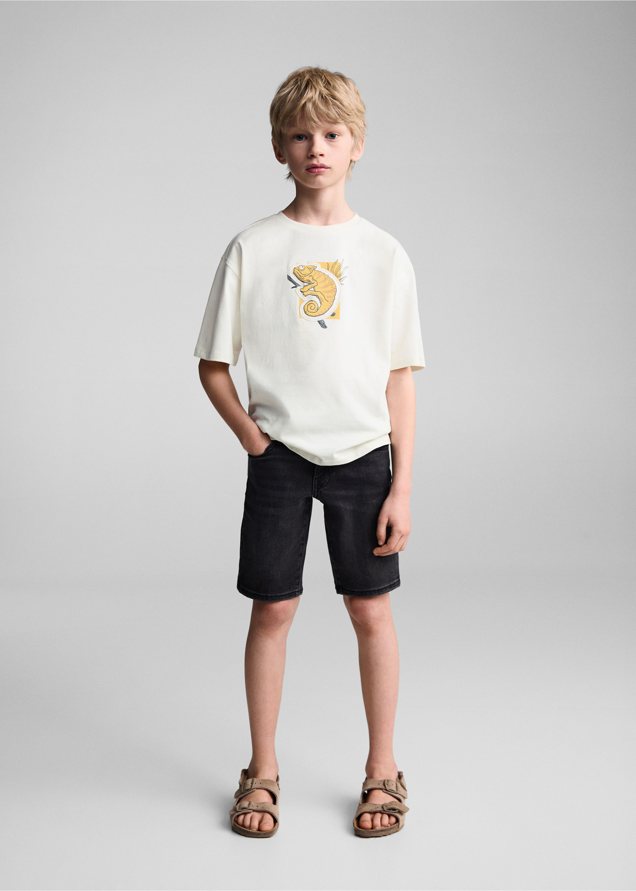 Embossed printed t-shirt - General plane