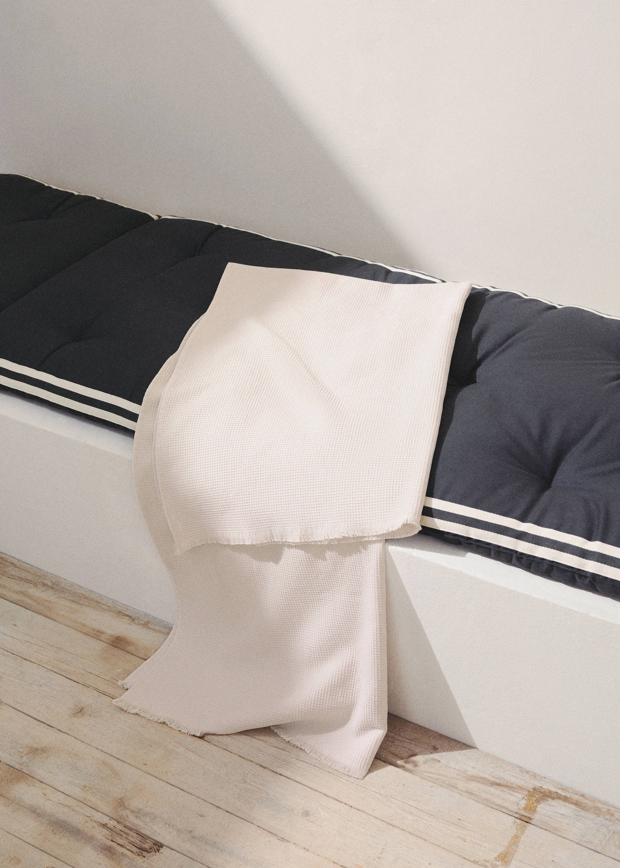 Cotton waffle beach towel with fringes - General plane