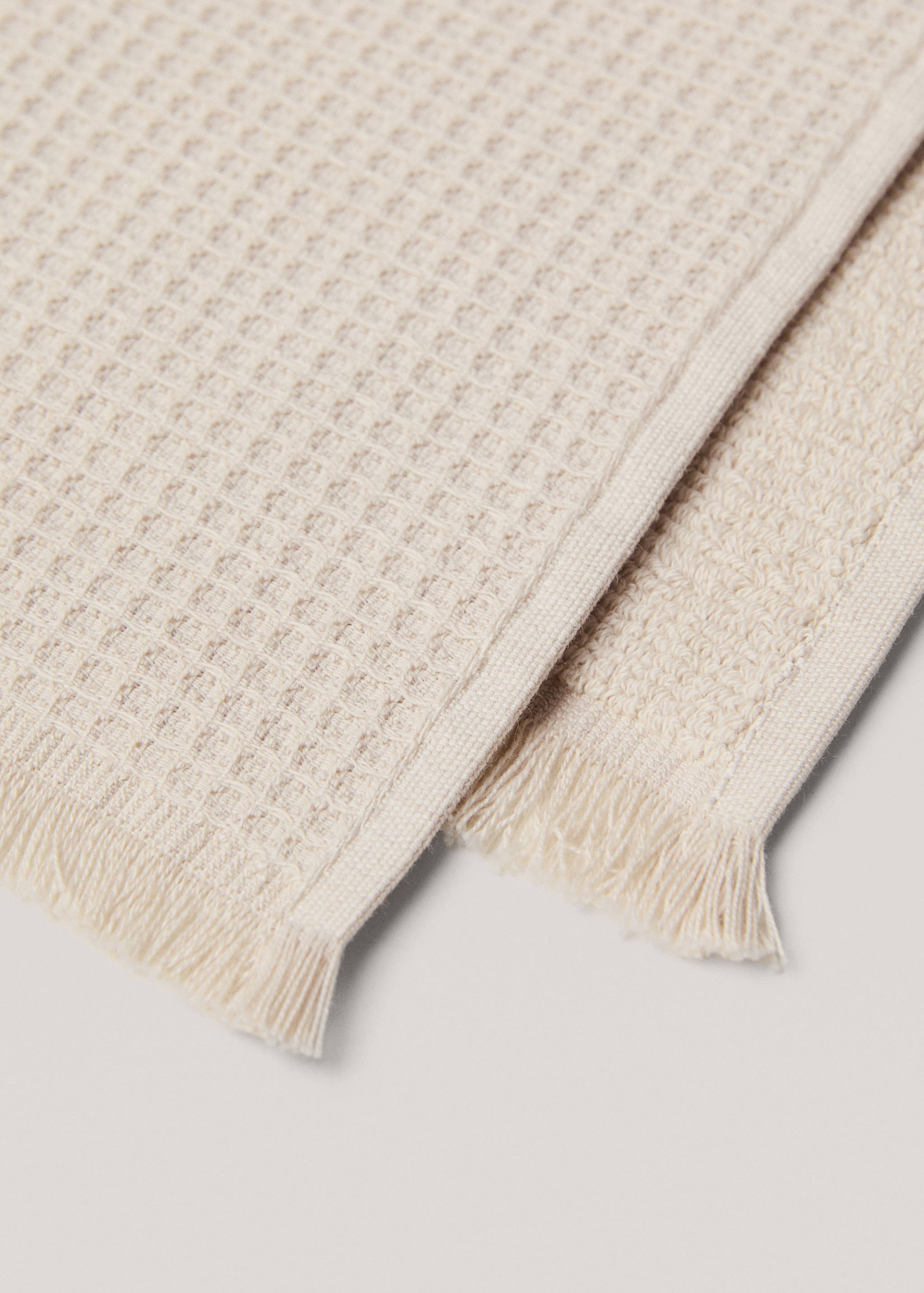 Cotton waffle beach towel with fringes - Details of the article 2