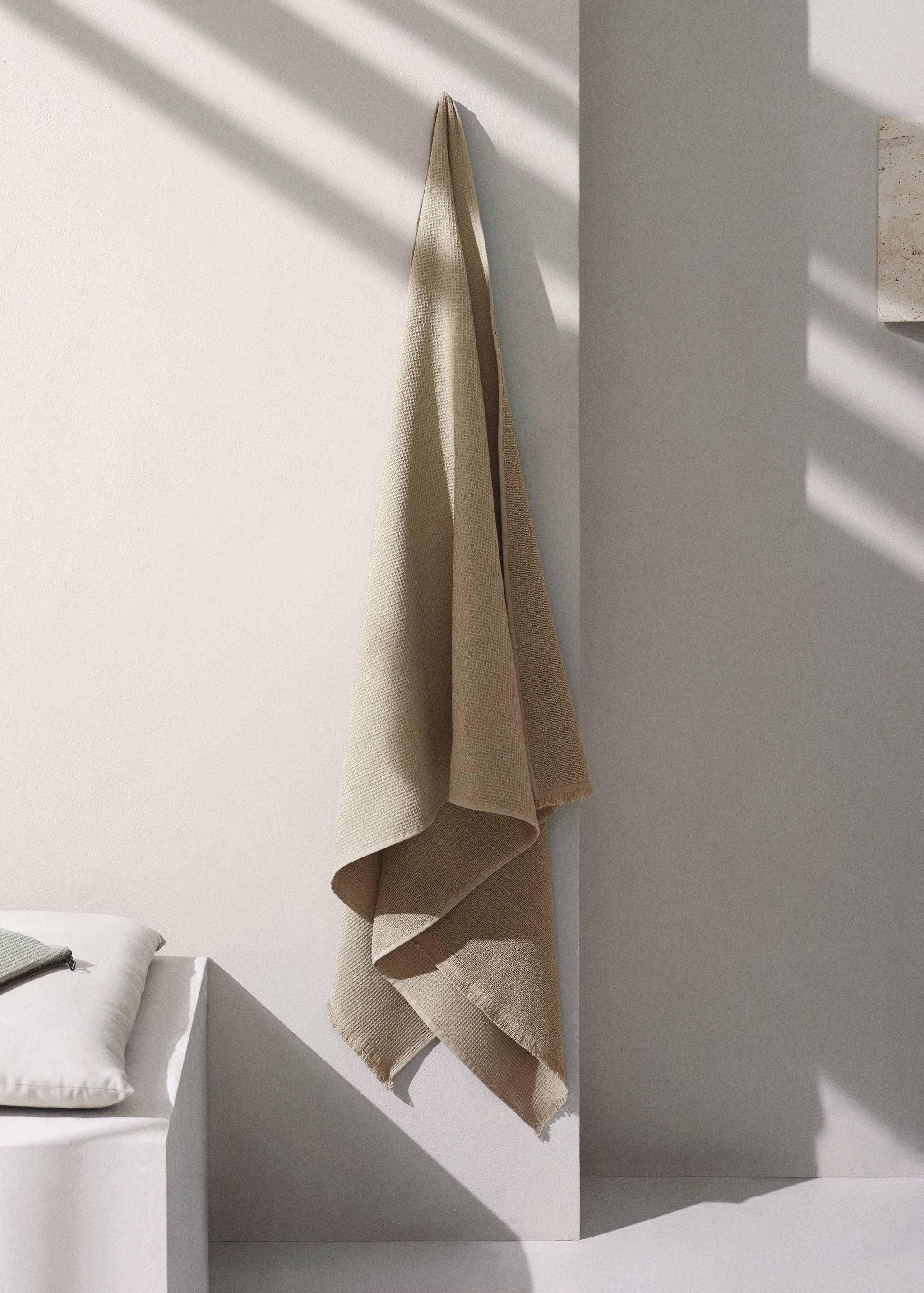 Cotton waffle beach towel with fringes - General plane