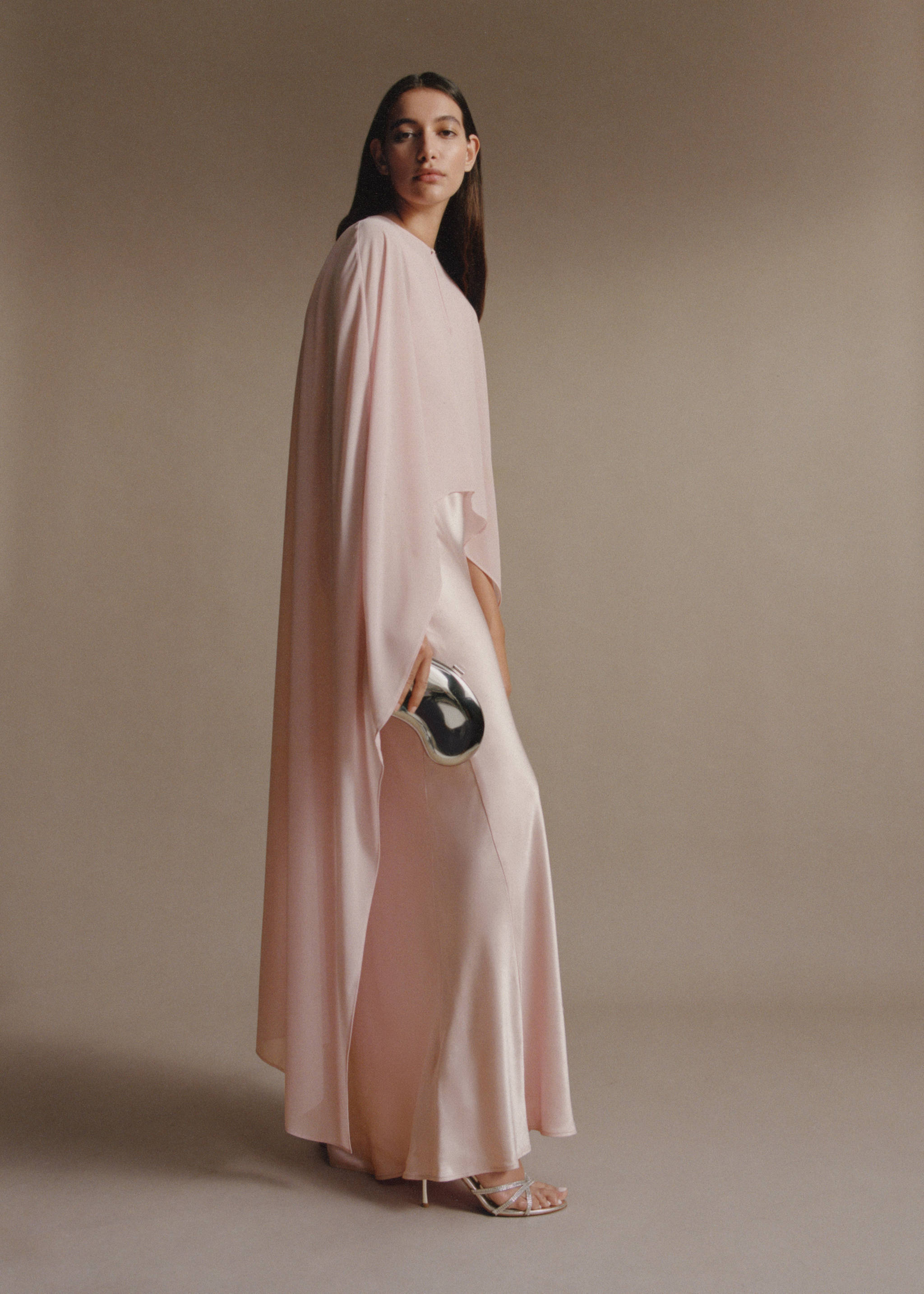 Satinerad klänning bar rygg - Detaljer om artikeln 7