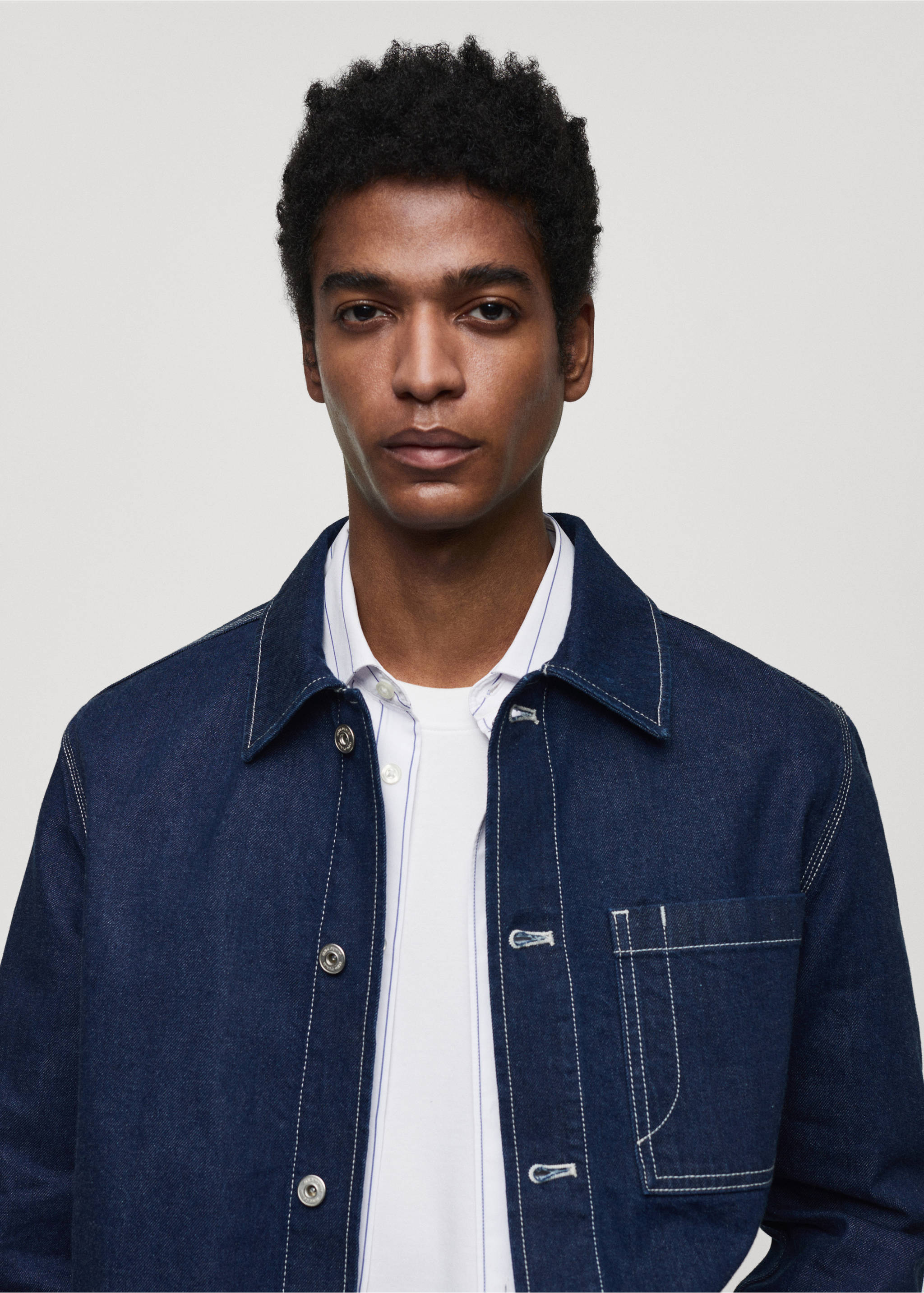 Denim overshirt with stitching pockets - Details of the article 1, Open Blue. Ref: 67066725-00.