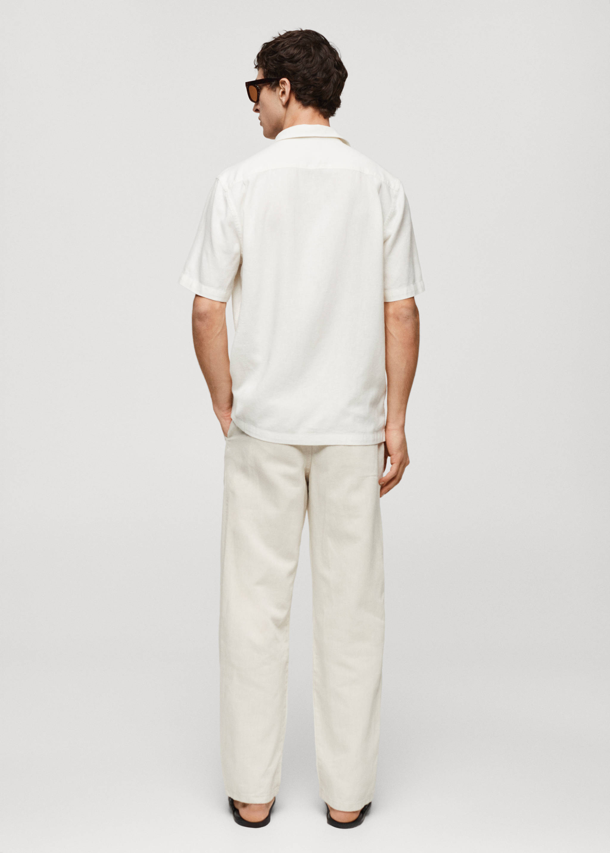 Camisa lino cuello bowling bolsillos - Reverso del artículo