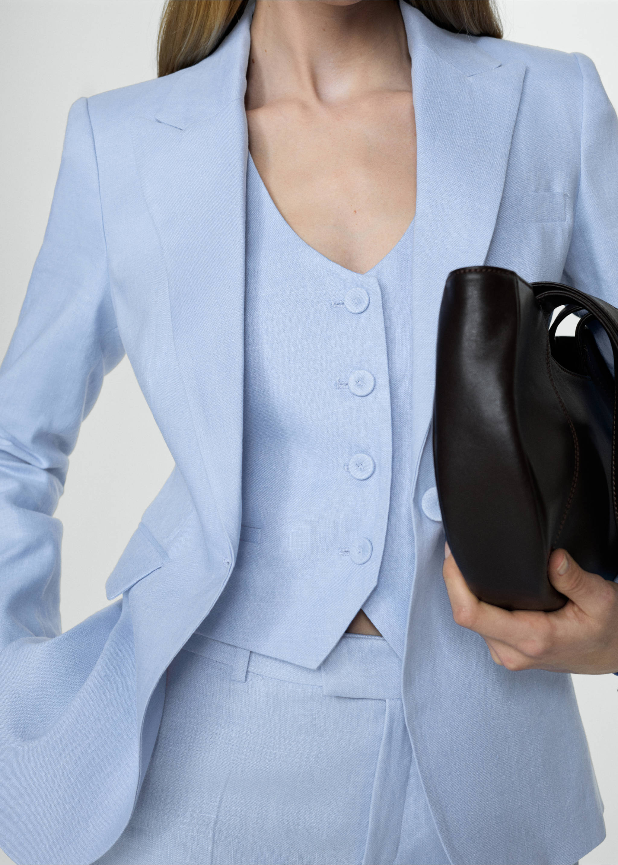 Linen suit waistcoat - Details of the article 6, Sky Blue. Ref: 67067112-00.