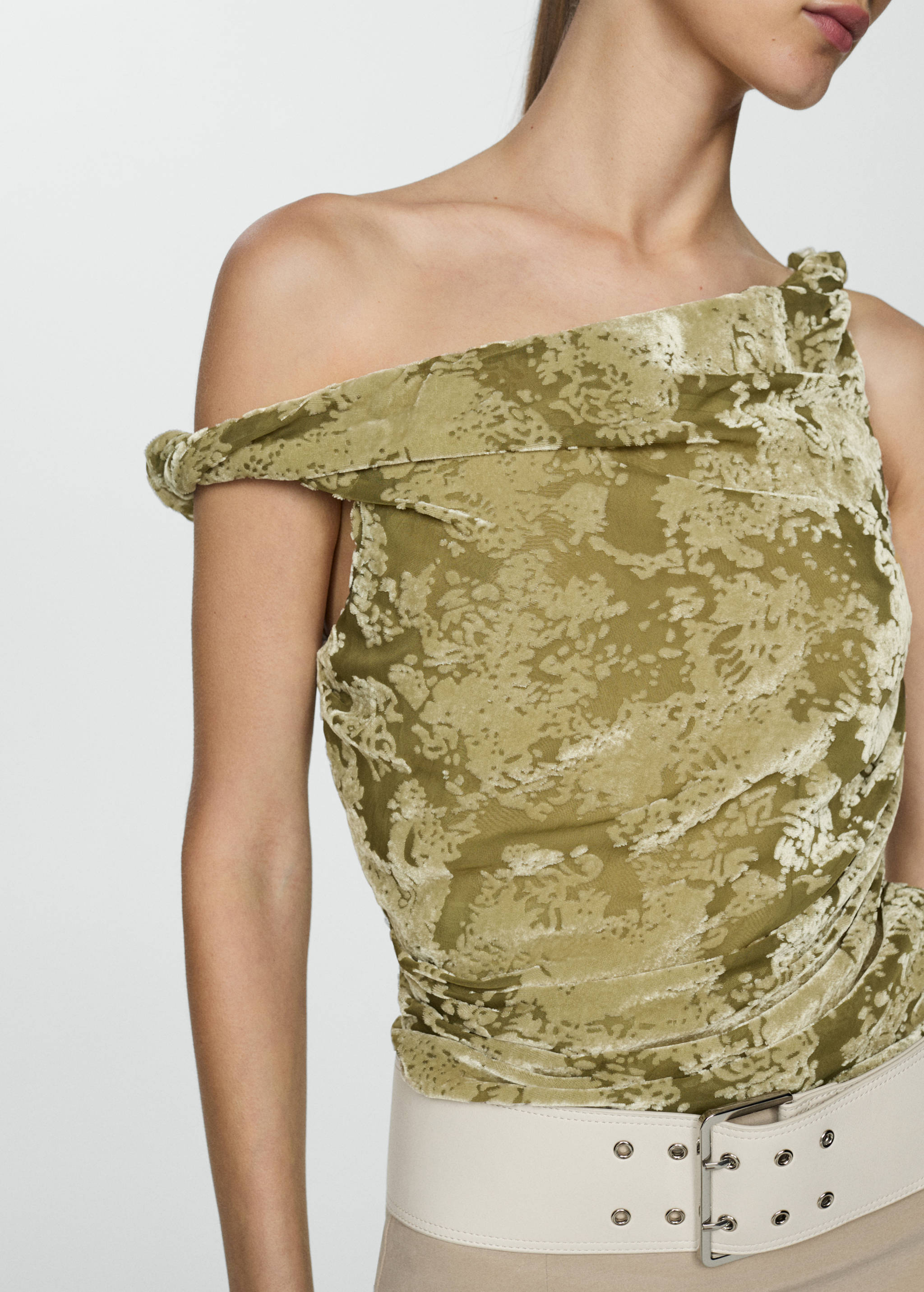 Draped top with velvet detail - Details of the article 6