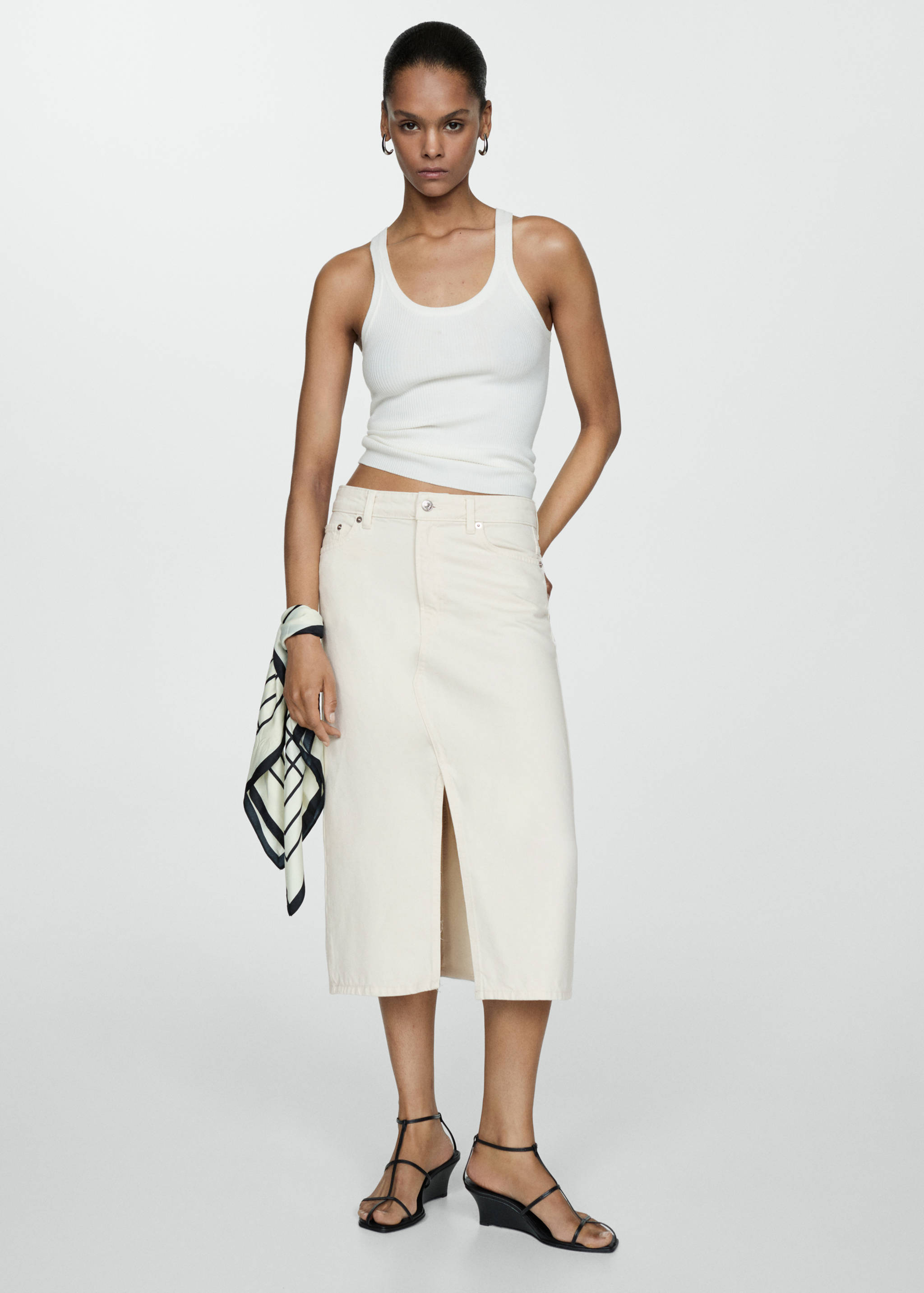 Falda midi vaquera - Plano general