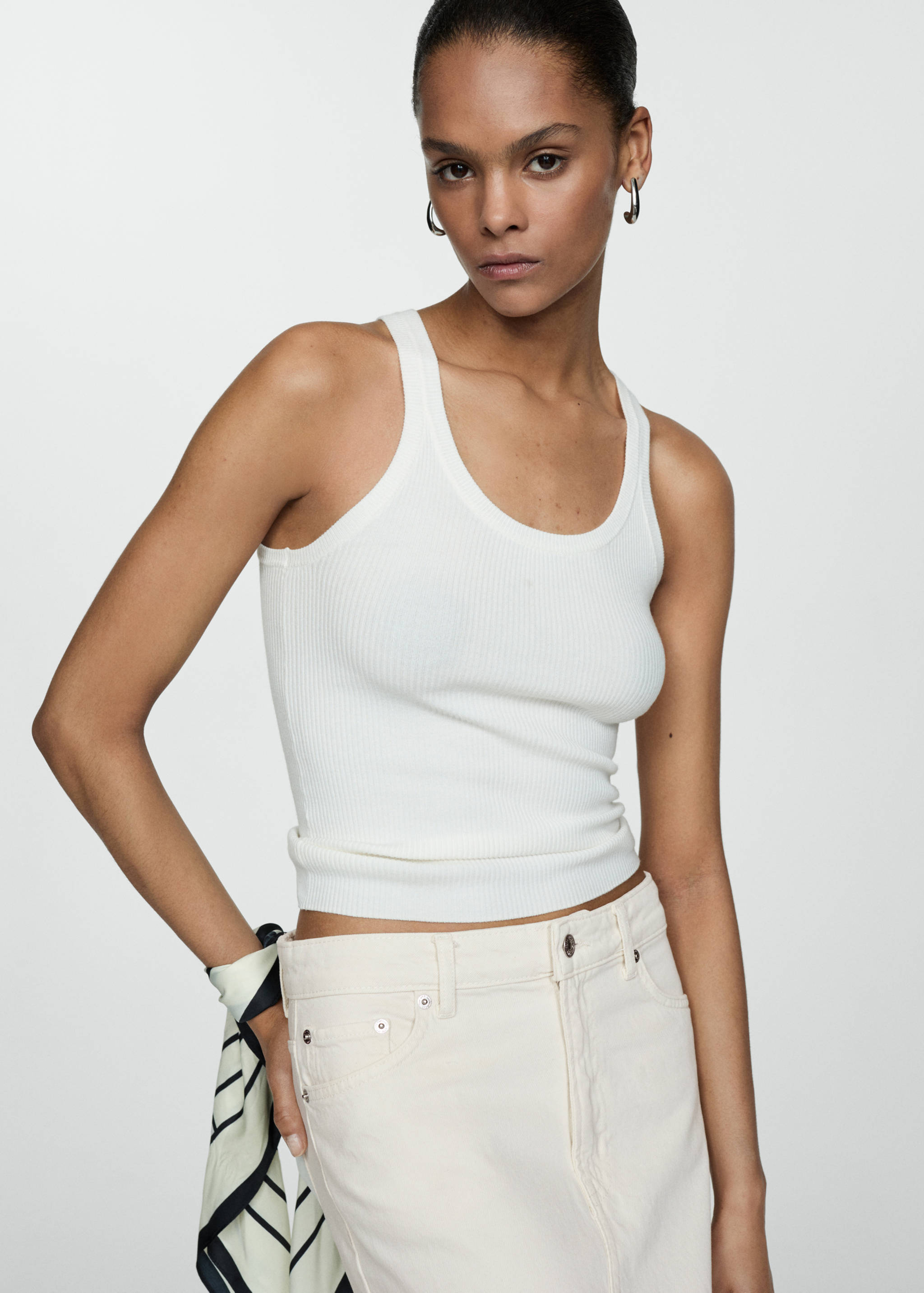 Falda midi vaquera - Plano medio