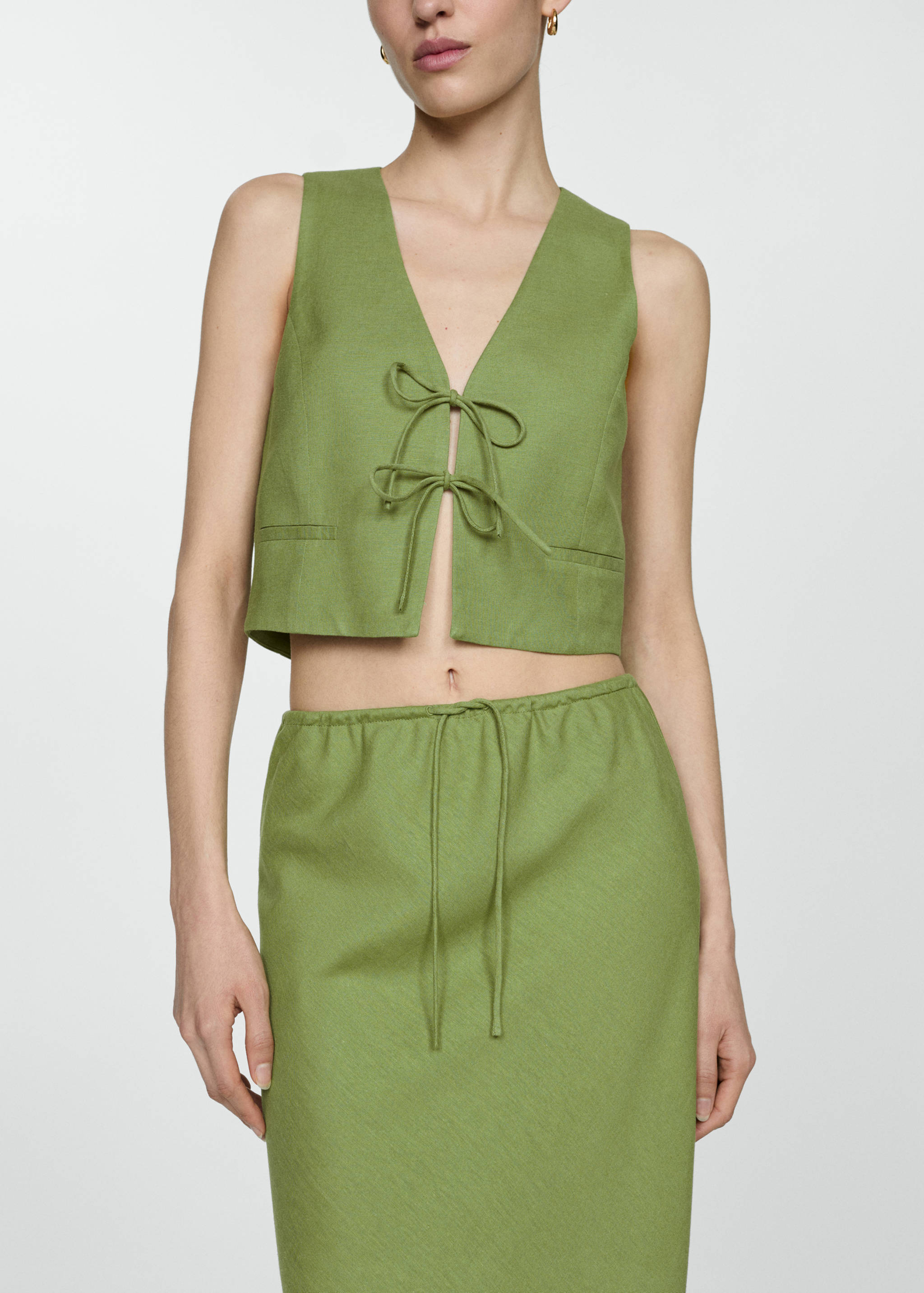 Väst med knytband - Detaljer om artikeln 6