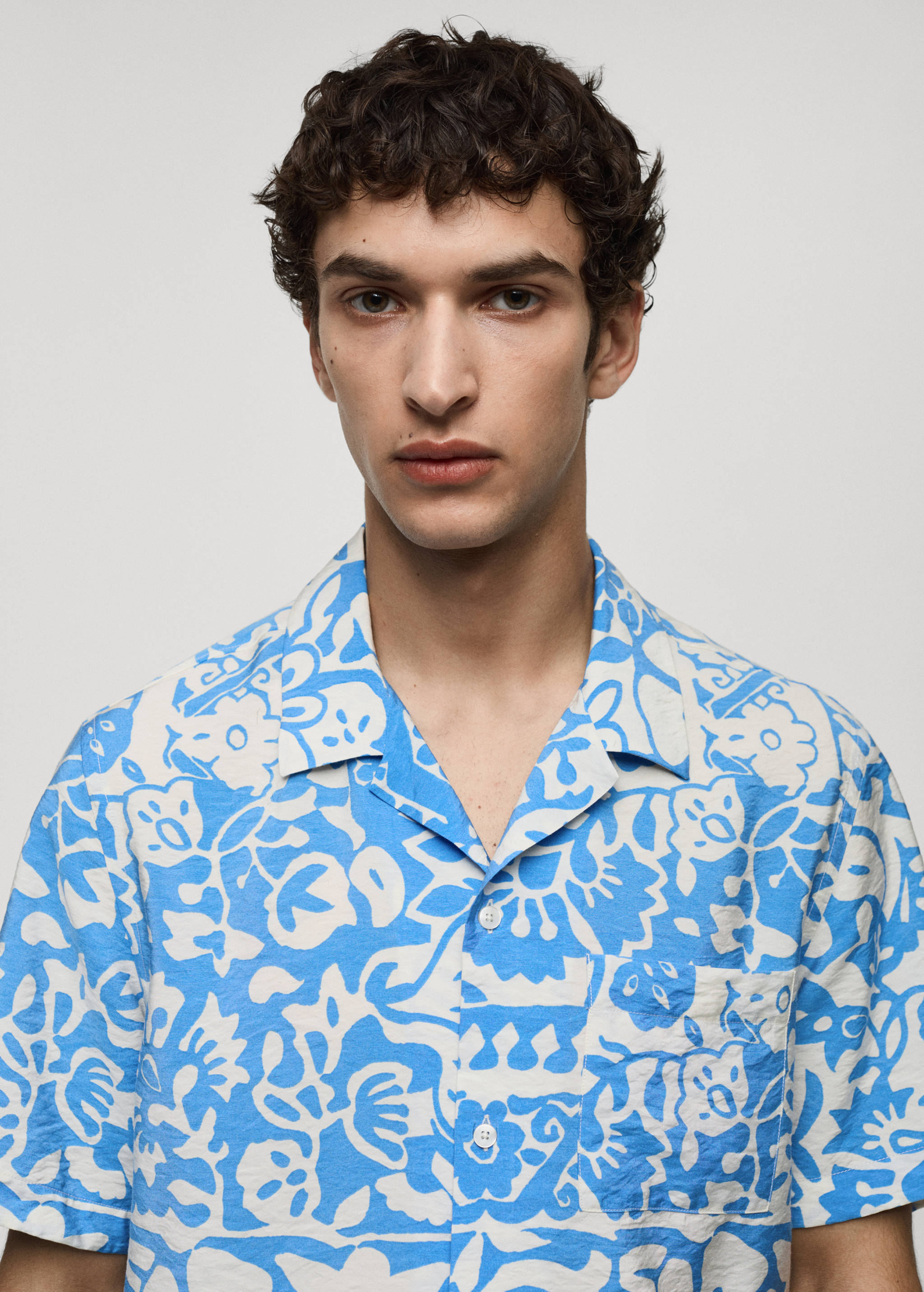 Camisa regular fit fluída estampada - Detalle del artículo 1