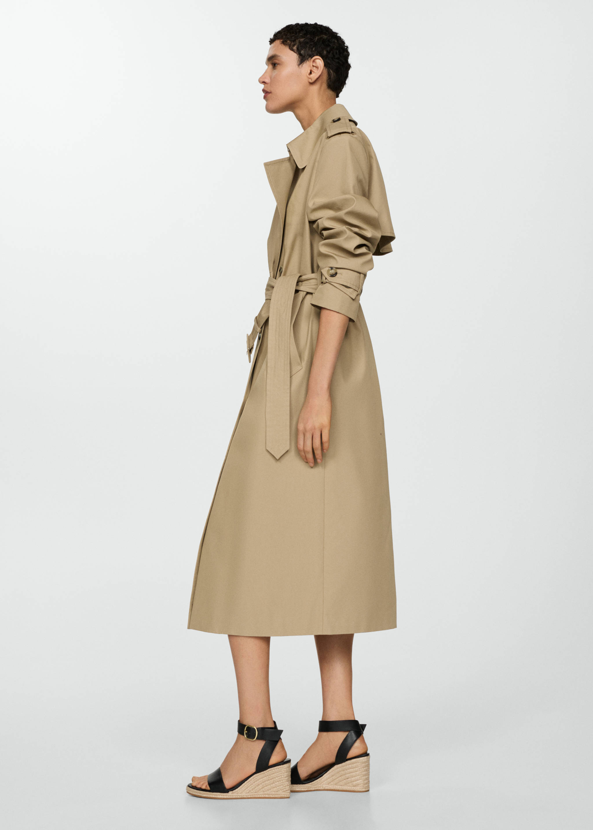 Sandal med kilklack och spänne - Allmän bild