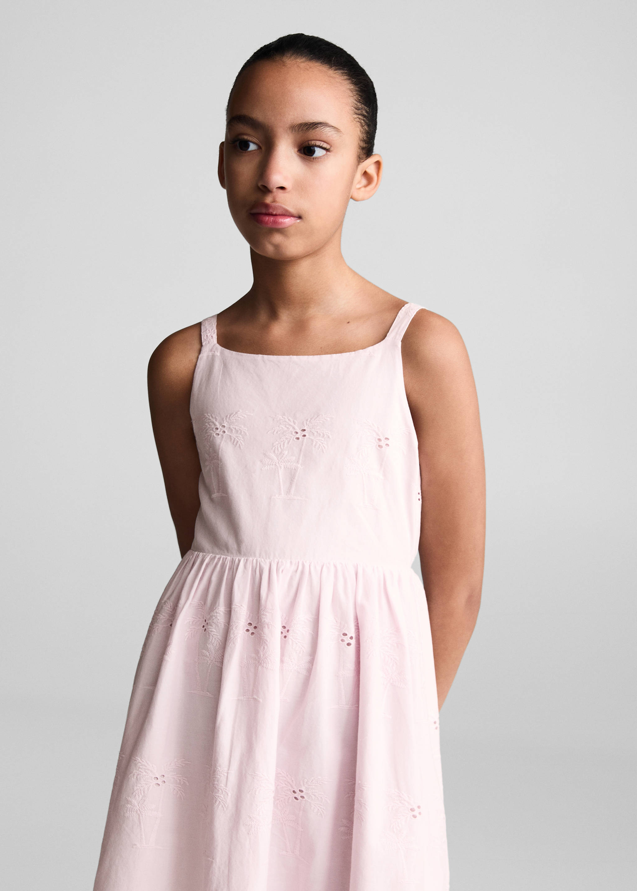 Kleid mit Lochstickerei - Detail des Artikels 1