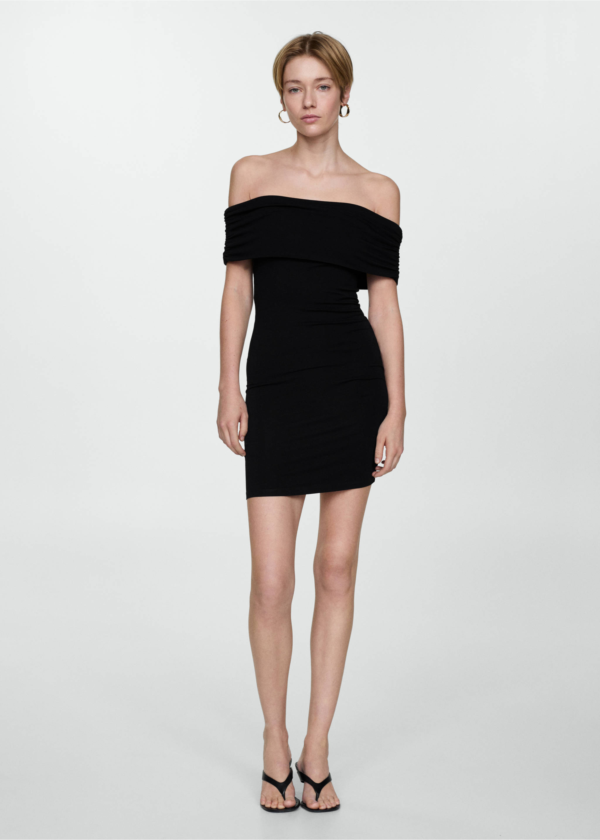 Rochie scurtă cu umerii goi - Plan general, Negru. Ref: 67067929-00.
