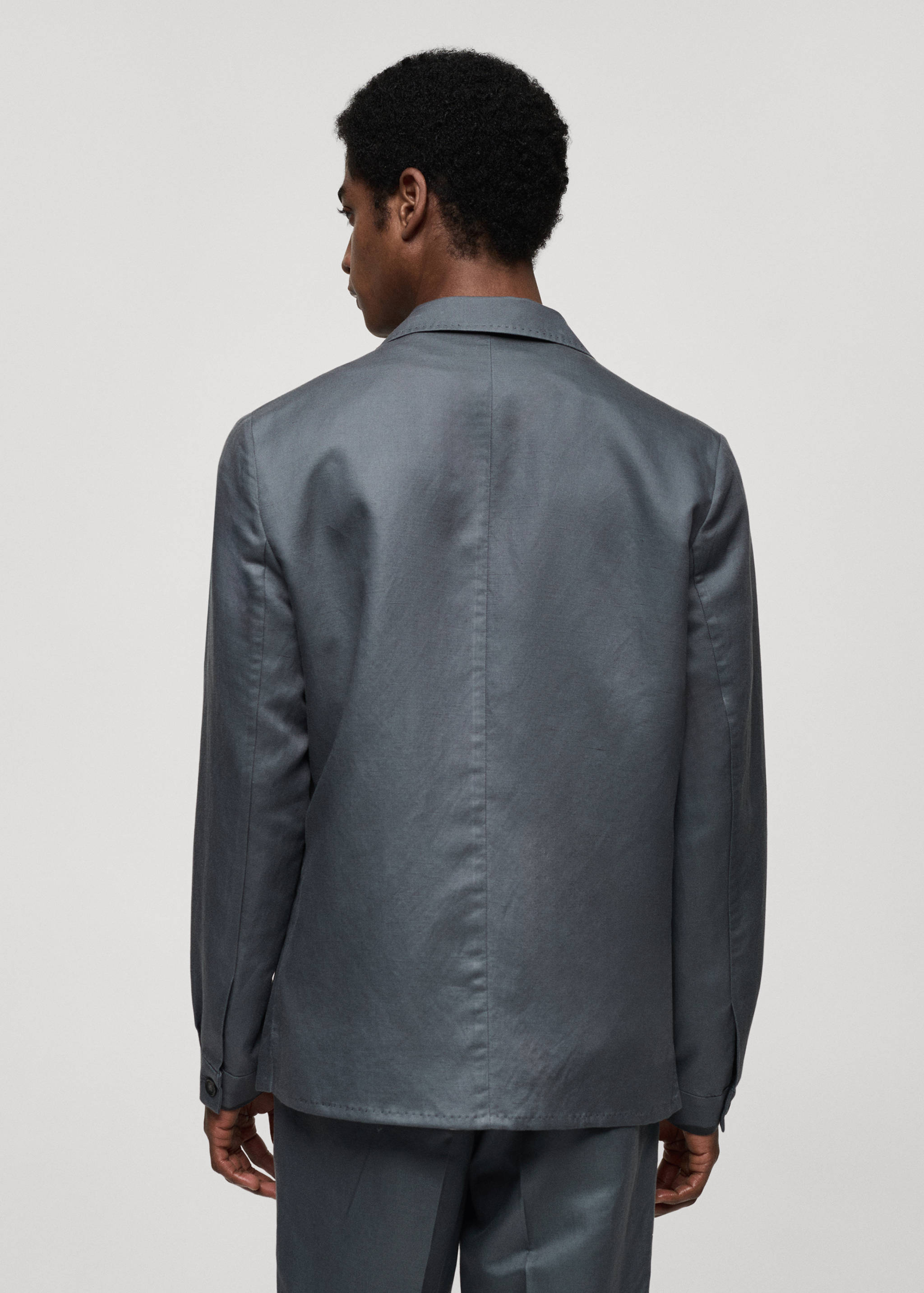Lyocell linen overshirt with pockets - Reverse of the article