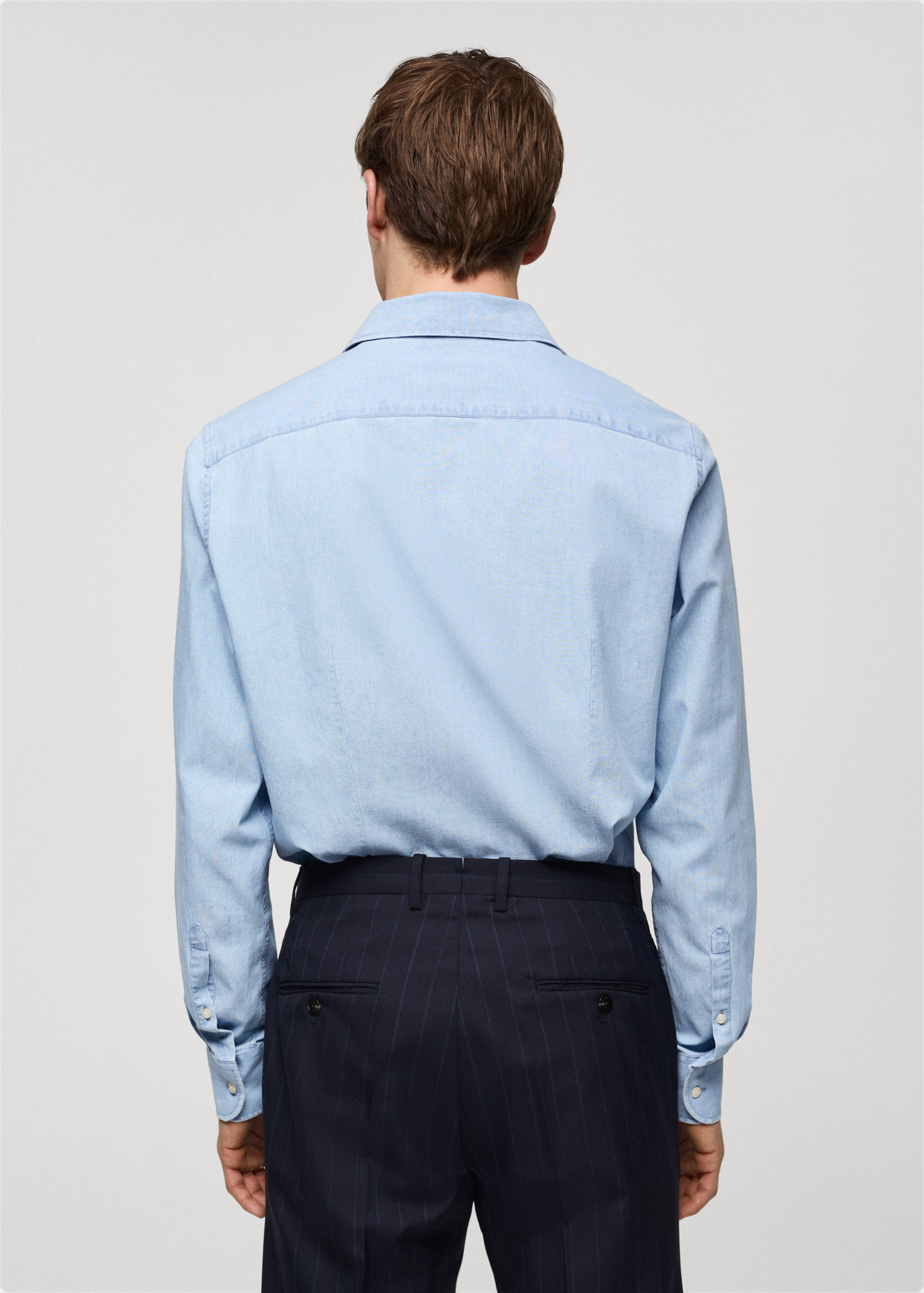 Slim-Fit-Hemd aus 100 % Indigo-Baumwolle - Rückseite des Artikels