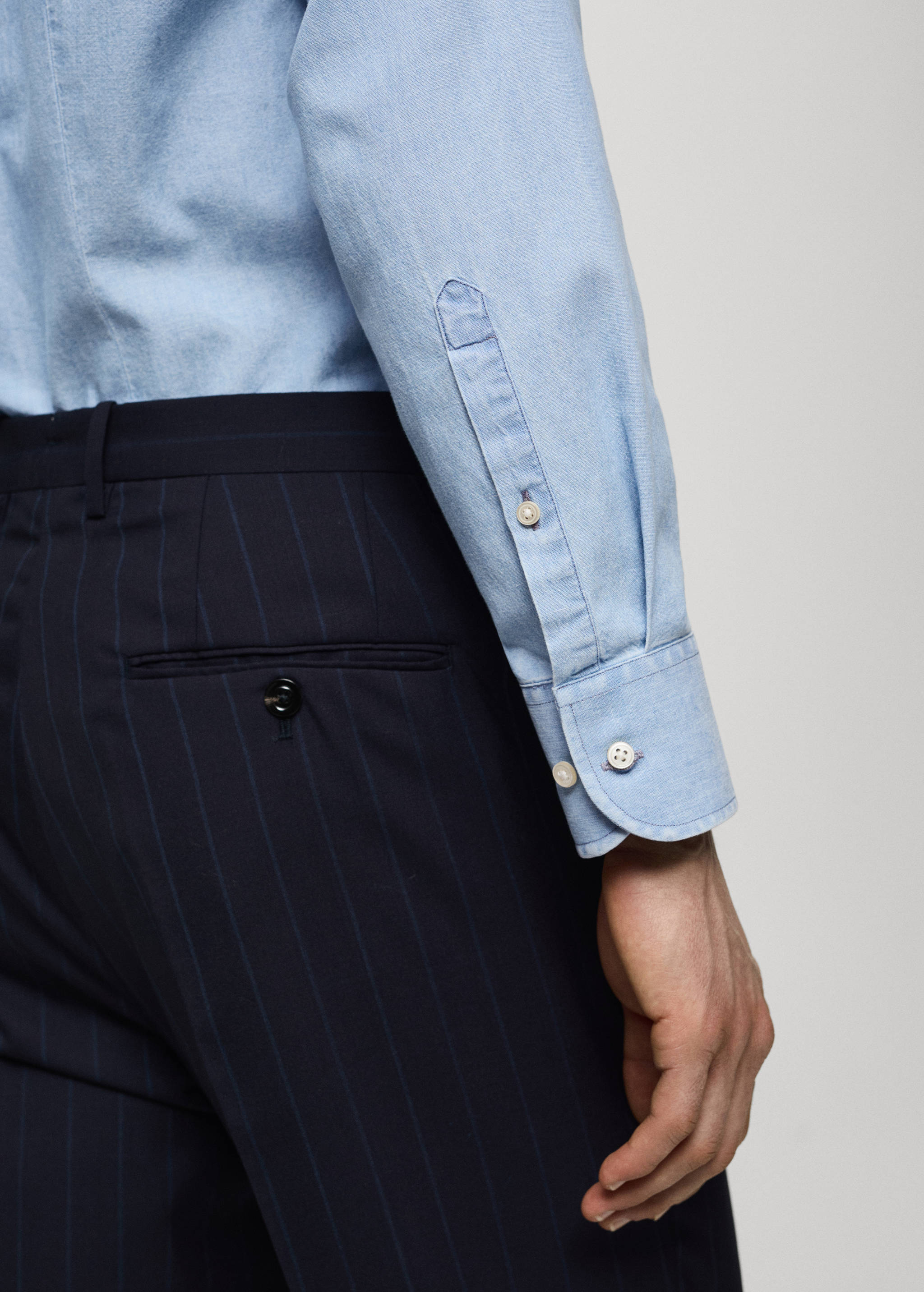 Slim-Fit-Hemd aus 100 % Indigo-Baumwolle - Detail des Artikels 2