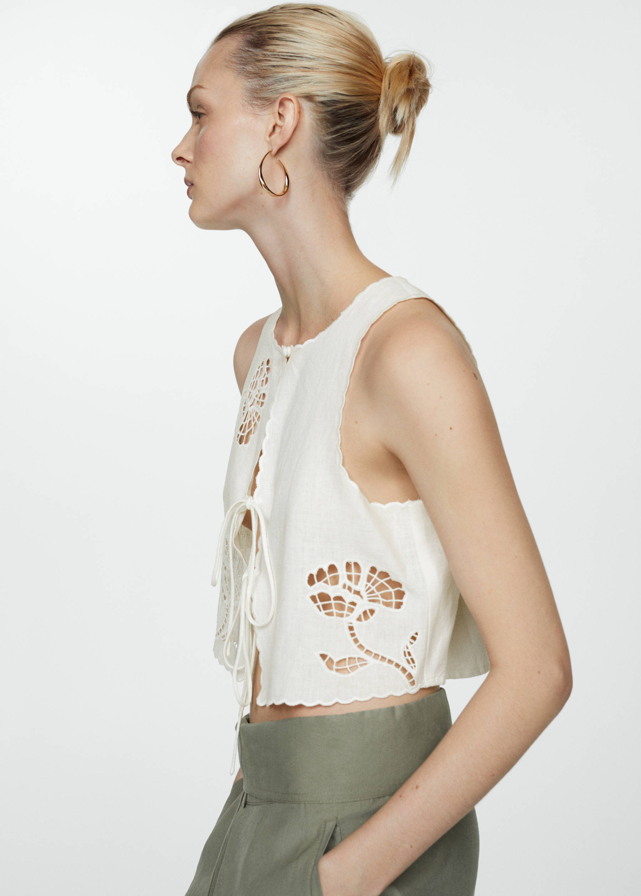 Openwork detail linen top - Details of the article 2