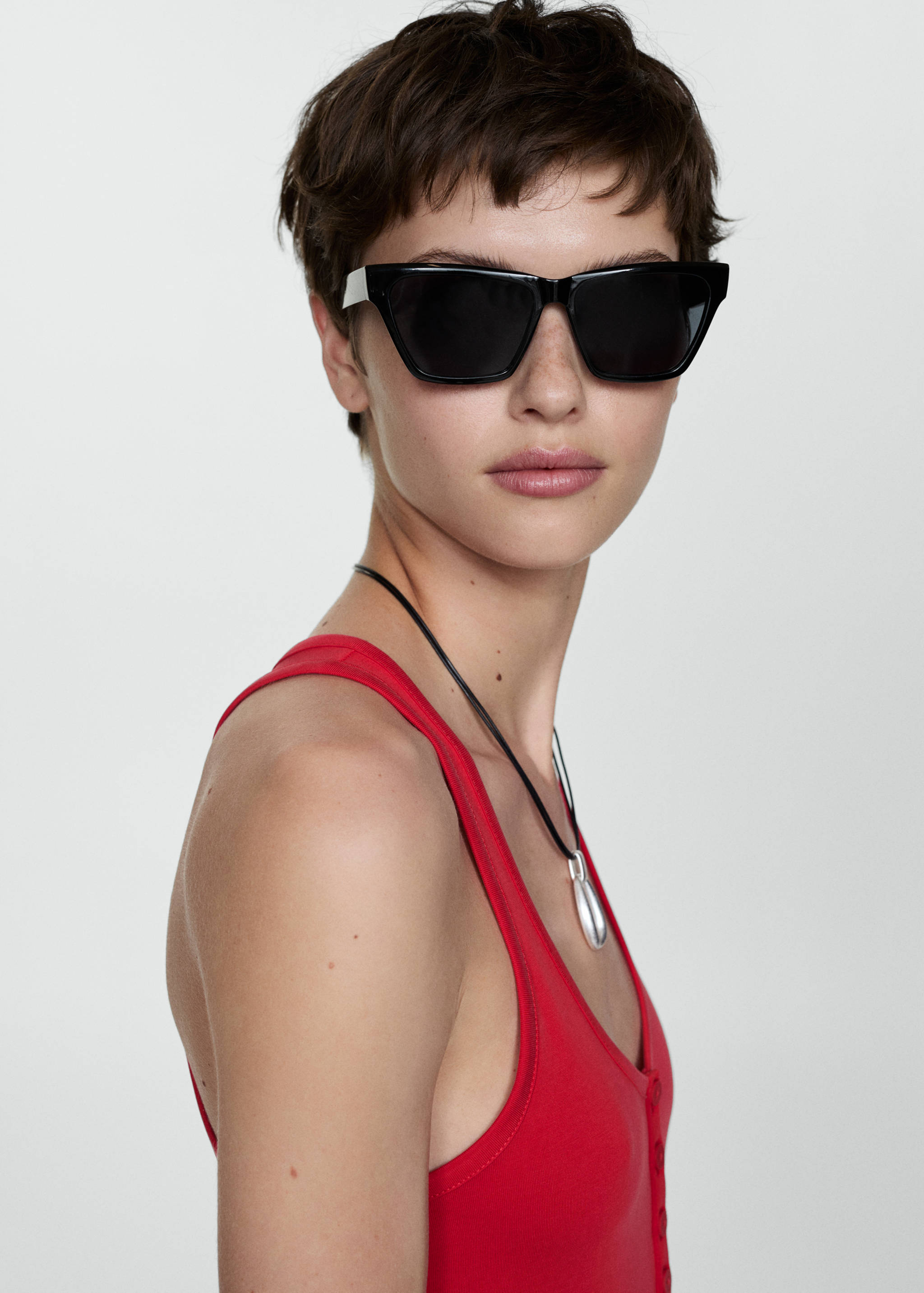 Vestido de modal com botões - Plano médio