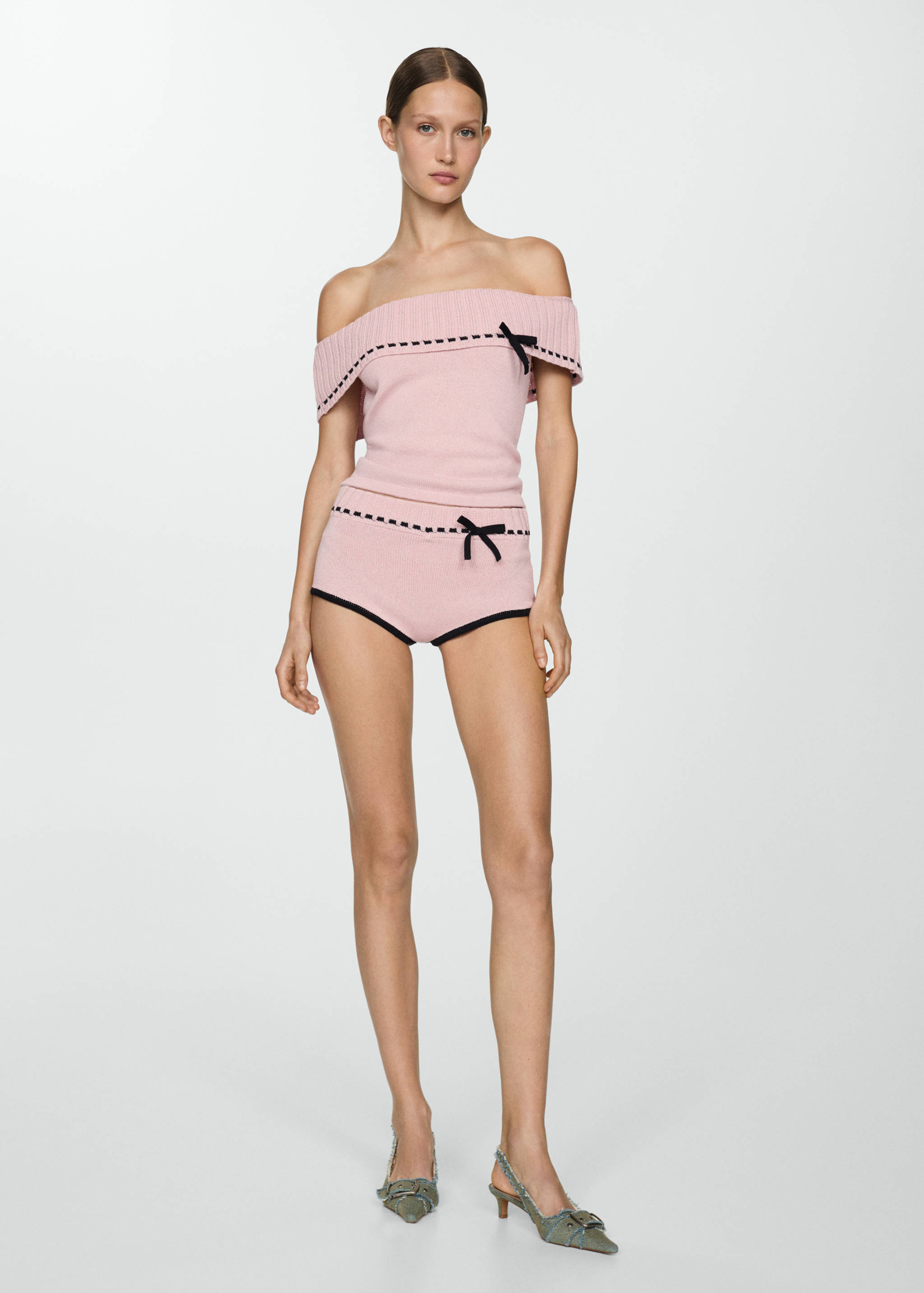 Off-shoulder top - General plane