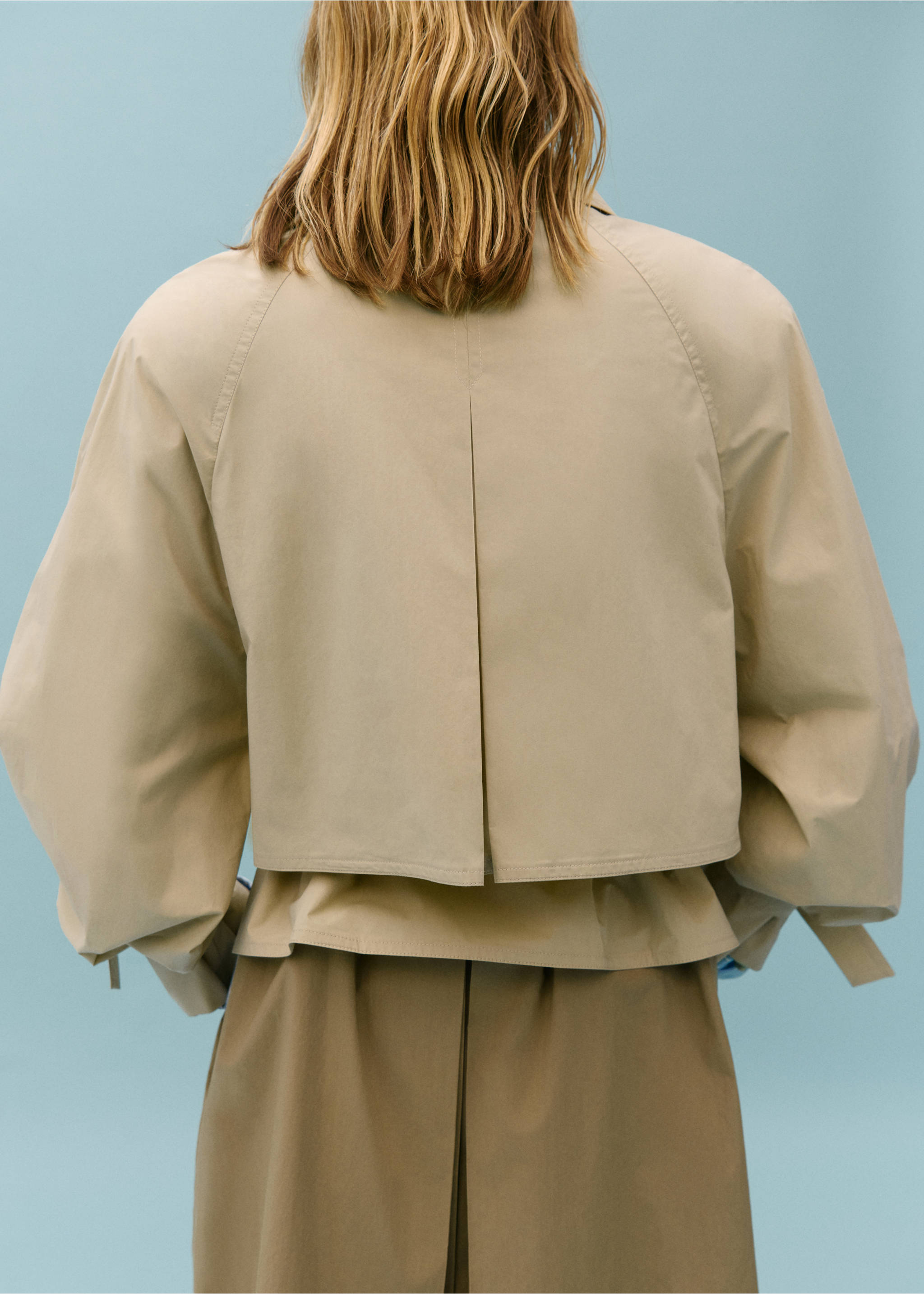 100% cotton long trench coat - Details of the article 4, Beige. Ref: 67068657-00.